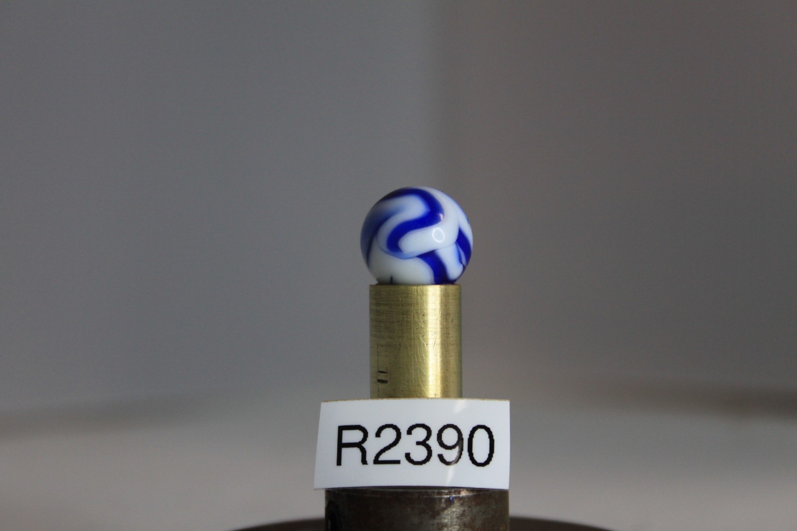 PELTIER GLASS MARBLE BLUE RACER SNAKE OPAQUE WHITE 5/8″ VINTAGE FLAME SPIRAL TOY