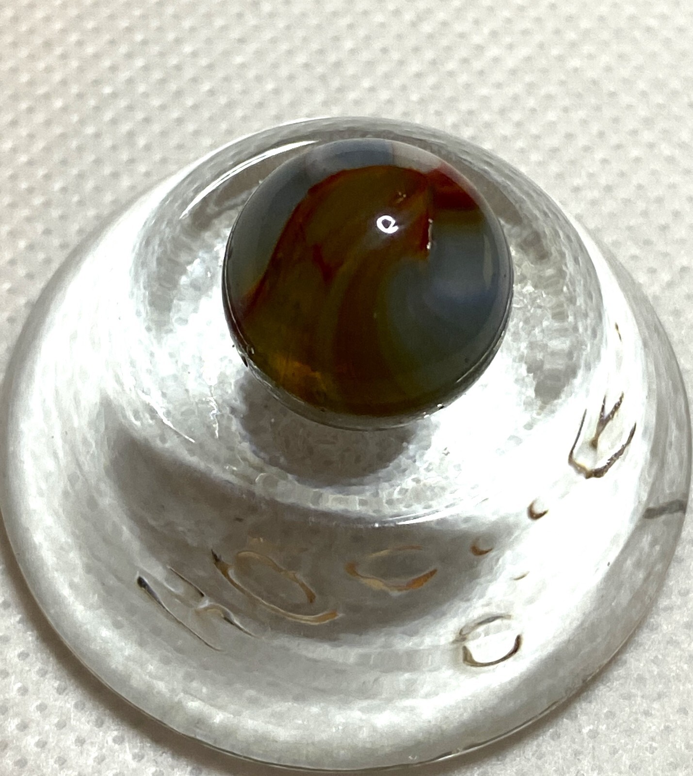 CLEAR BASE TRILIGHT BUTTERMILK VITRO AGATE OXBLOOD .59″ NM + – BLOW-HOLES MF27