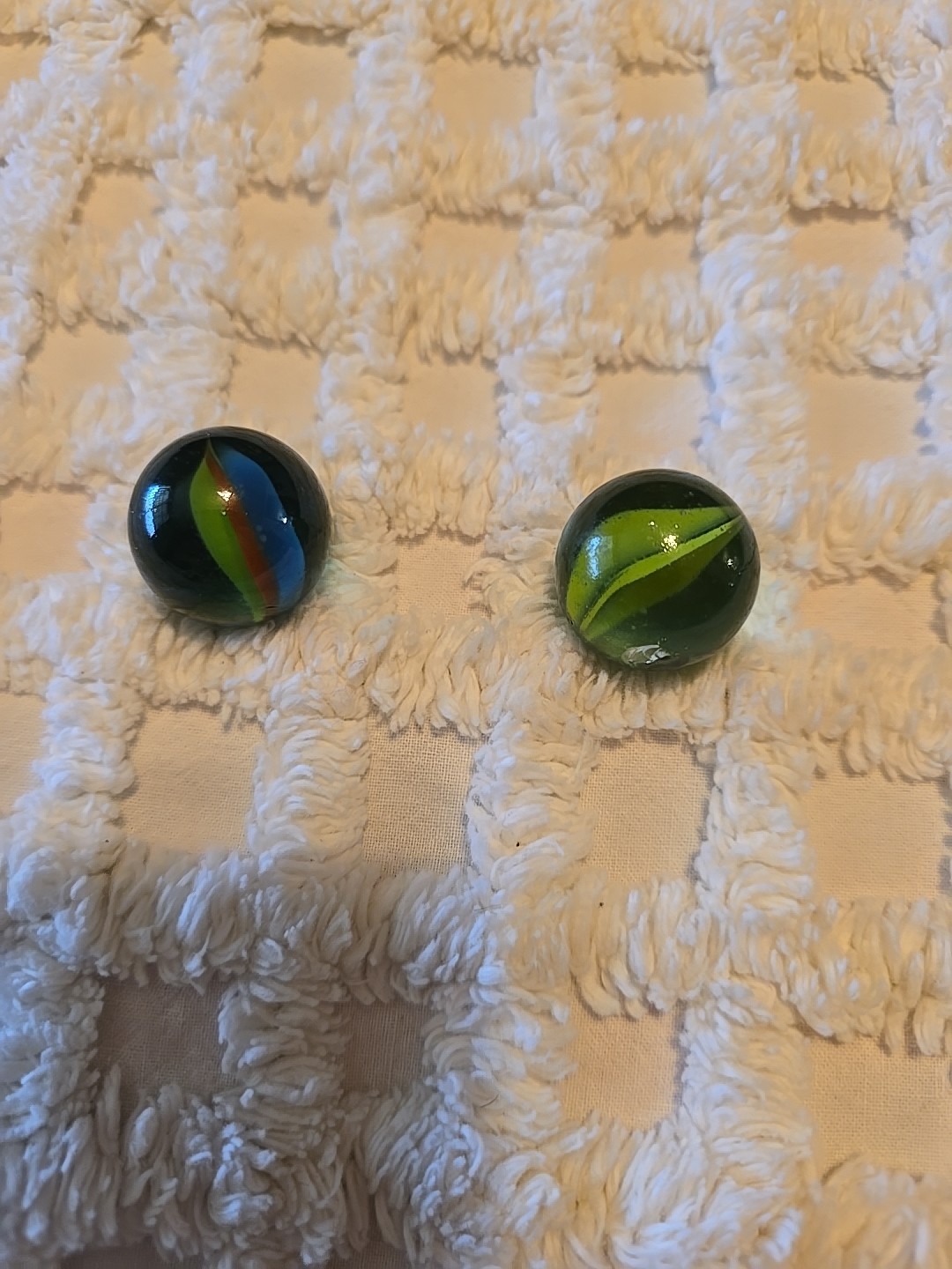 Pre-Owned Set Of 2-3 Inch in Circumference Pre-Owned Cat’s Eye Shooter Marbles