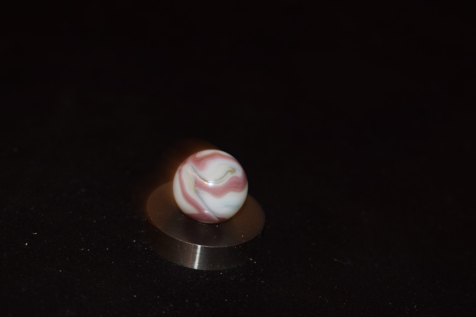 ⭐Vintage Alley/Ravenswood Lavender Opalescent Base Marble Size .625″=5/8″ MINT
