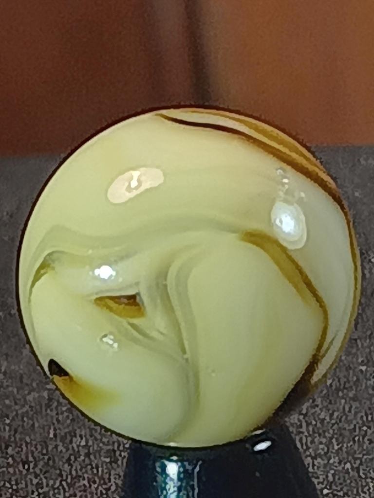 5/8″ Ravenswood Alley Teakwood Cream Swirl Near Mint Serious Marble B151