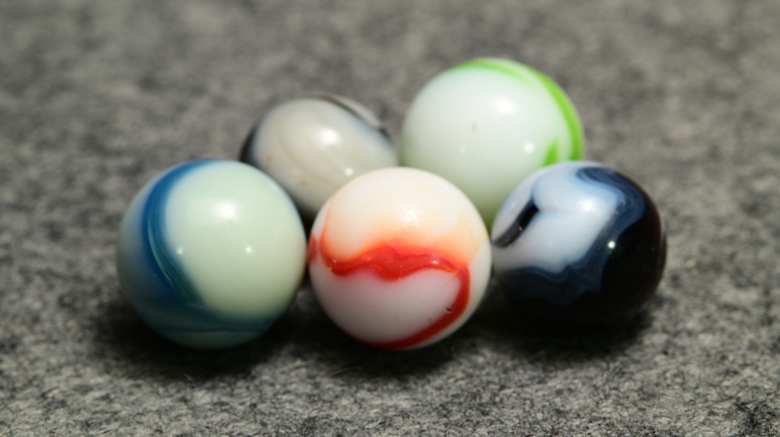 5 Vintage American WV Swirl Marbles, Mixed Sizes & Makers, Funky Colour Styles