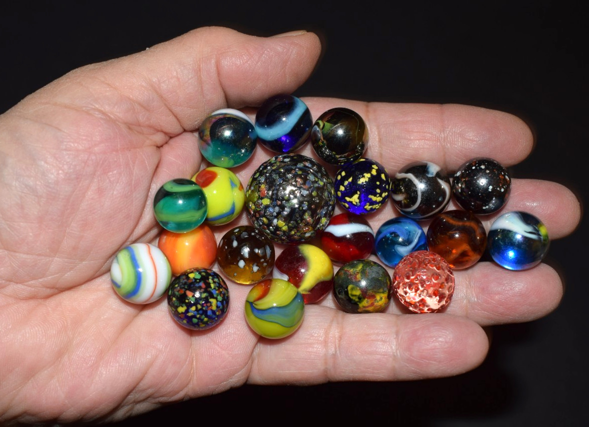 👵🧓👉Beautiful lot of 21 Retired VACOR mixed collector’s marbles size .625″ M