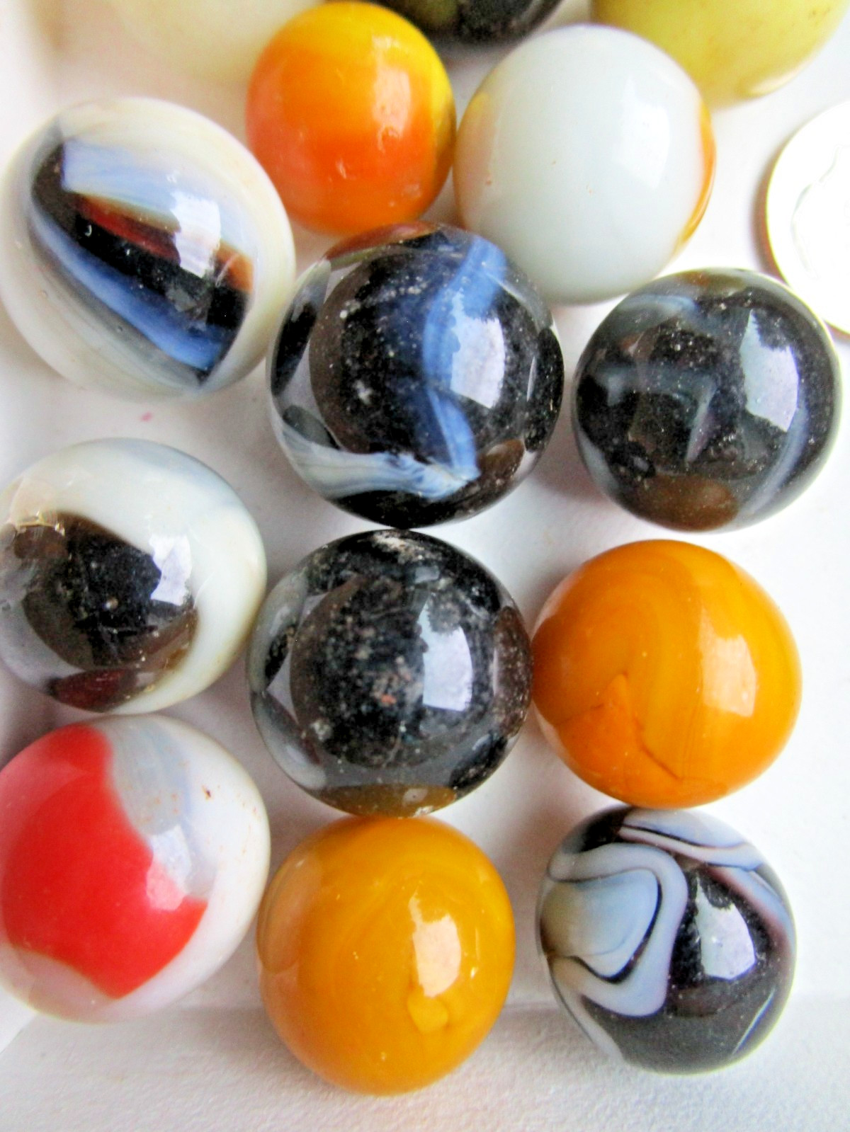 Vintage LOT OF 17 MARBLES Gray WHITE Brown ORANGE Green BLACK Yellow SWIRL