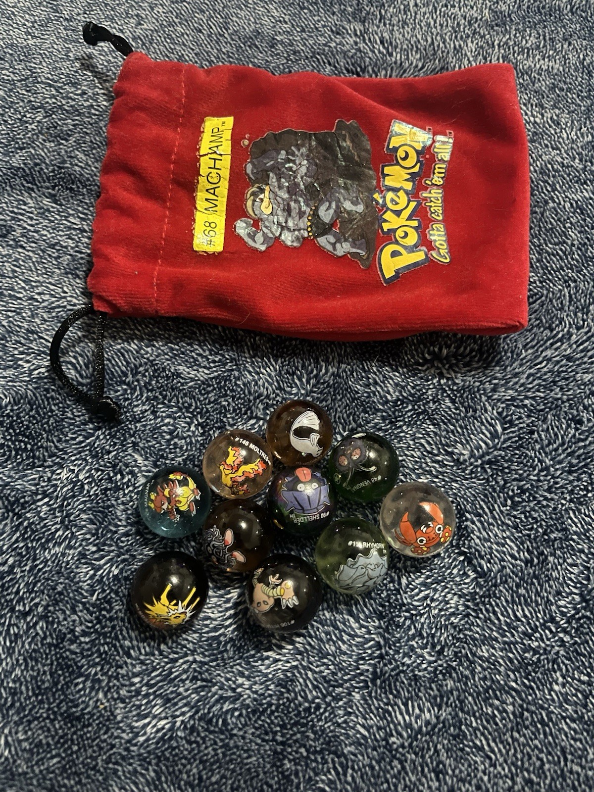 Pokémon Marble Pouche #68 Machamp, Series 1 with marbles