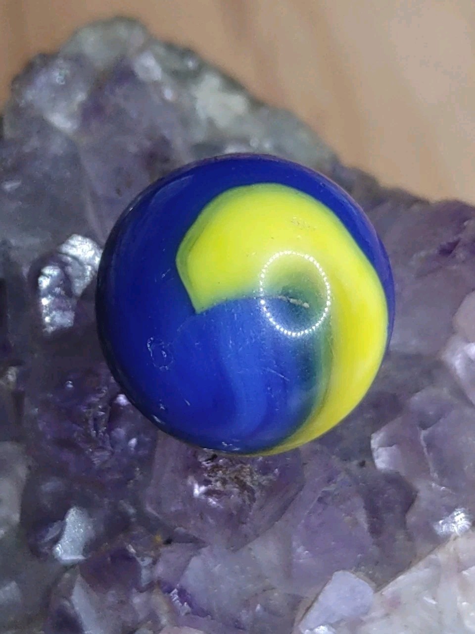 Dark Blue & Yellow Akro TwoColor Prize Corkscrew Swirl Vintage Marble .62-63″ VG