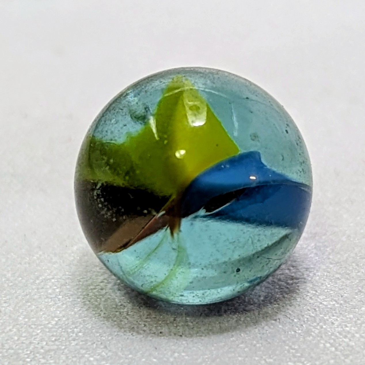 Vintage Hybrid Tri-Color Cat’s Eye Blue Base Glass Marble .62″ Wet Mint