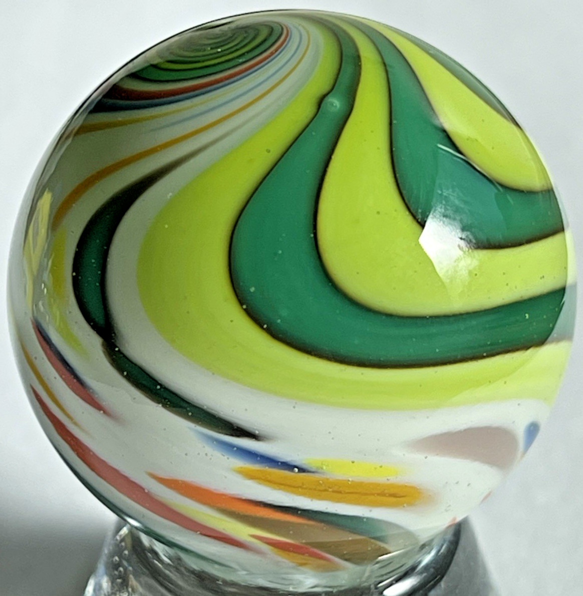 2015 RICK DAVIS MARBLE SIGNED HANDMADE GLASS 1.50″ GREEN APPLE SPRINKLE DELIGHT