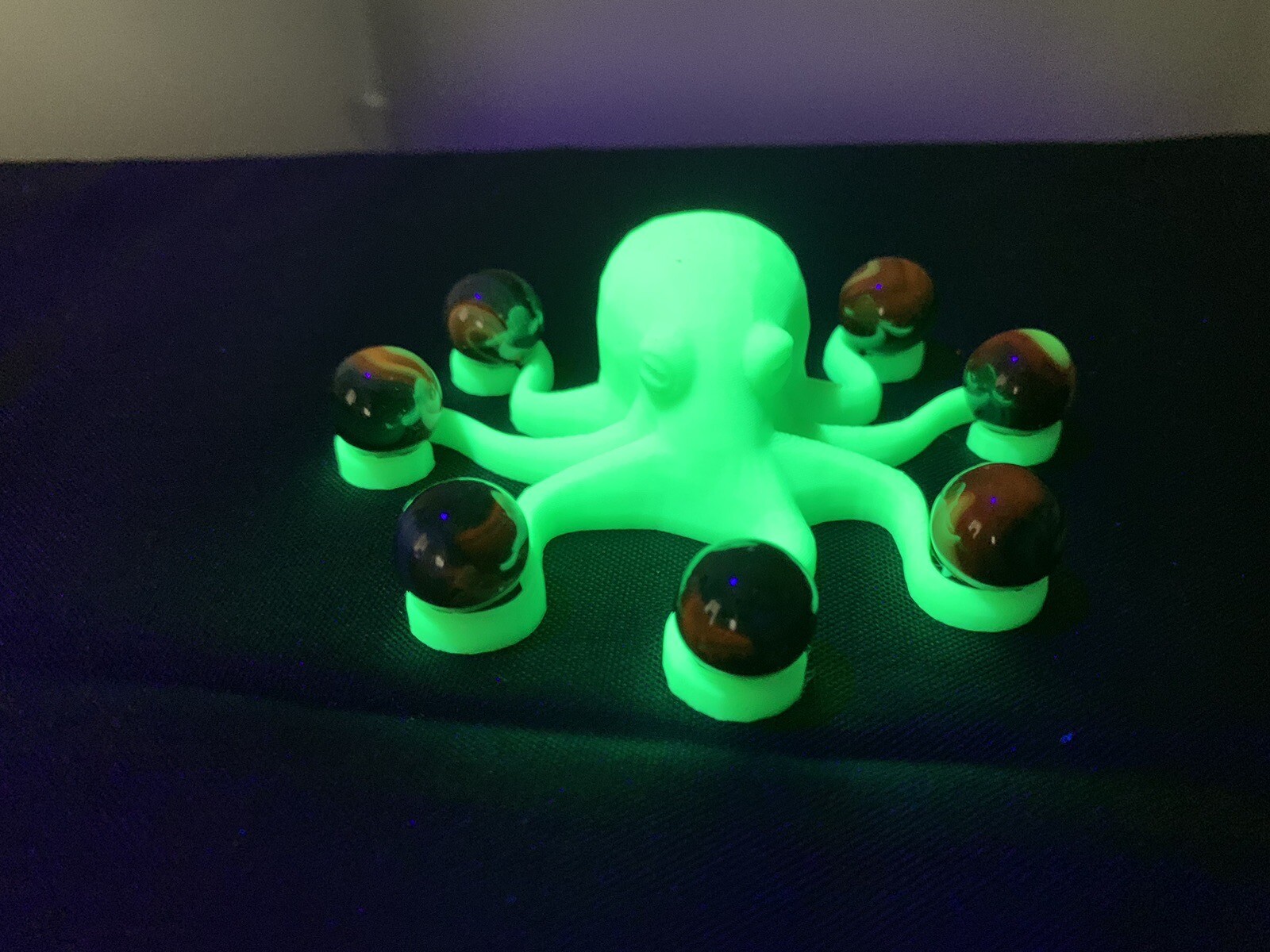 Uranium/Cadmium Marbles 5/8 With Uv Reactive Plastic Octopus