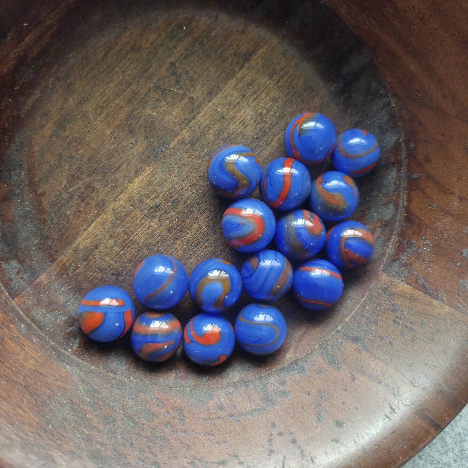lot of 16 Vacor “Volcano” Red & Blue Swirl Marbles 9/16″ – 5/8″ NM-M
