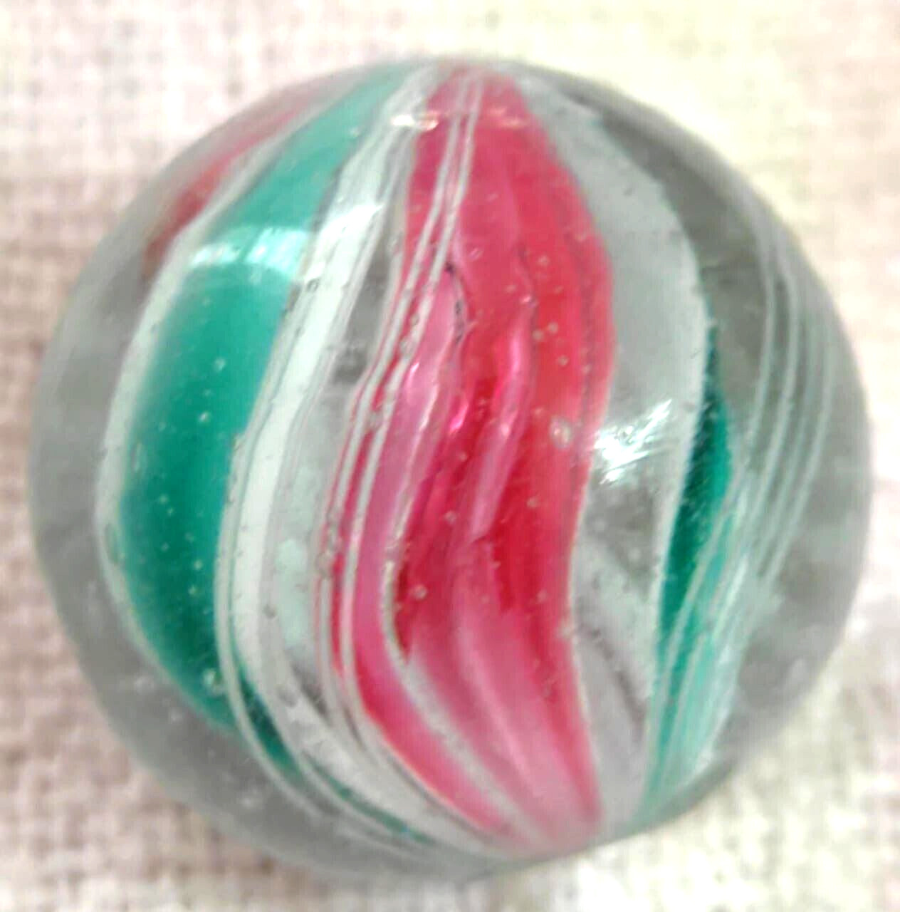 TOY MARBLE .72,4 divided ribbon core jelly 2 pink 2green with white cage threads