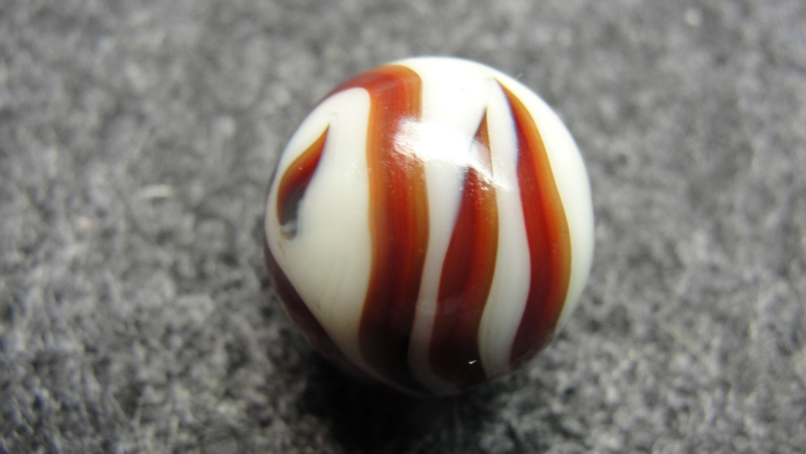 1932-1936 Pennsboro Alley Agate UV FLAME Marble M1a