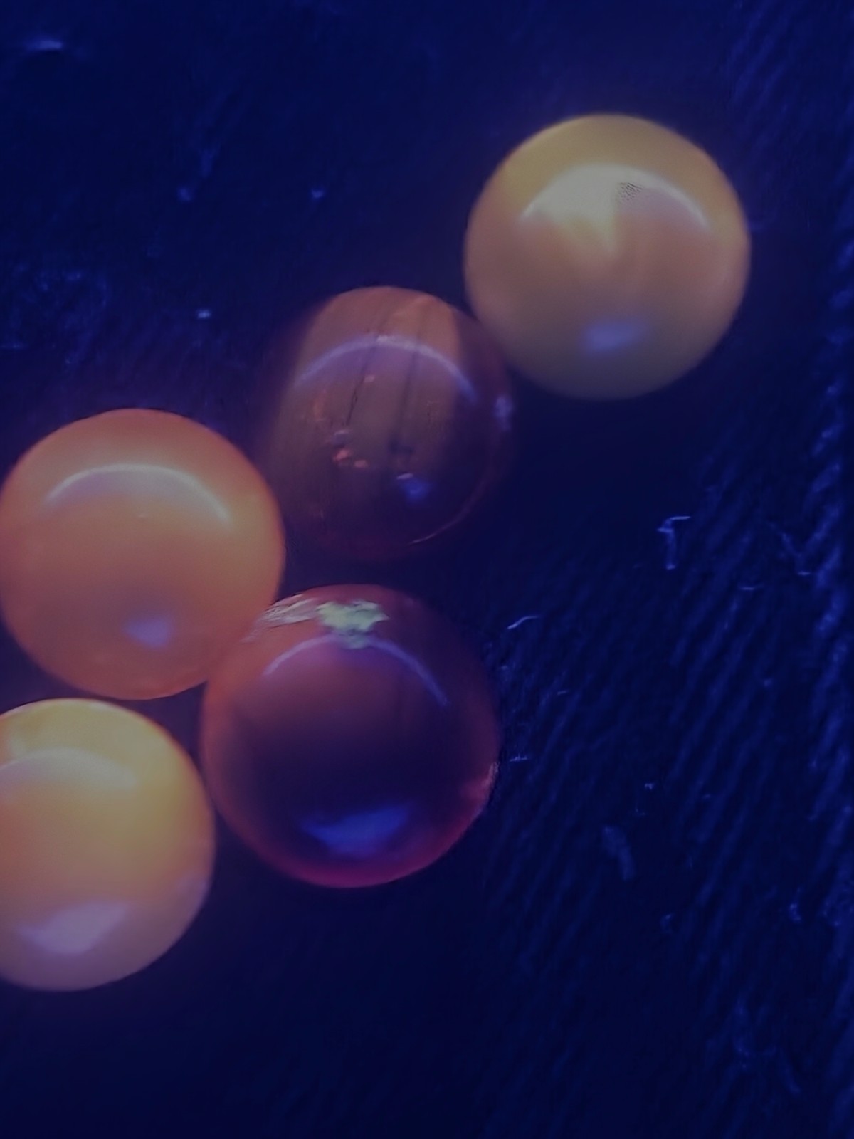 Lot of 5 Vintage Glass Marbles UV Reactive Cadmium Glow Orange Red Small Peewee