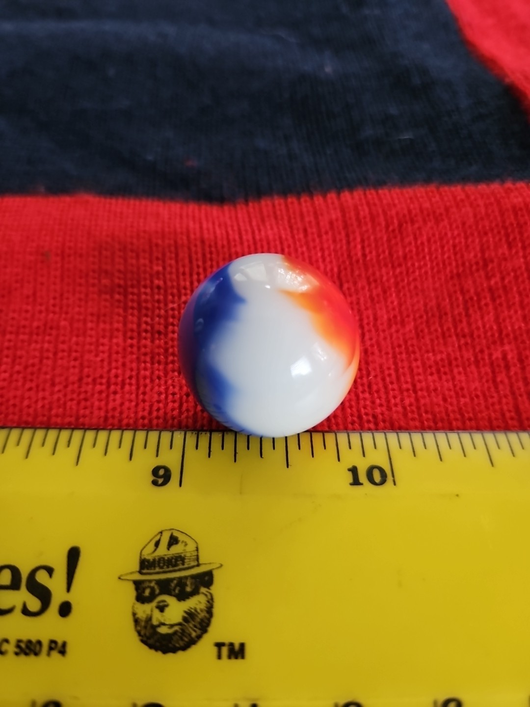 Vintage 13/16″ Red White & Blue Akro?