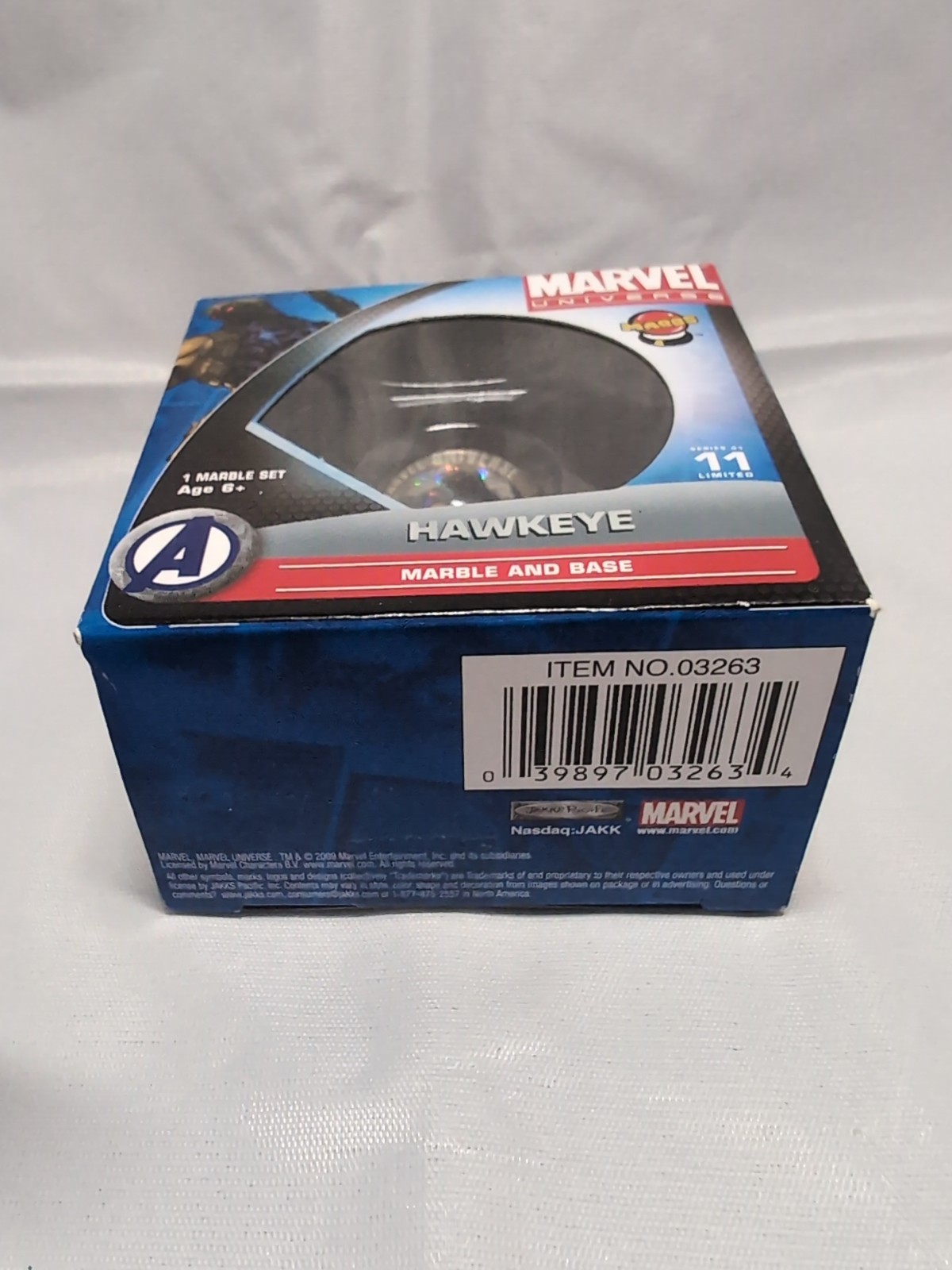 Marvel Universe Marbs Hawkeye Marble and Base BRAND NEW – Series 1(11)