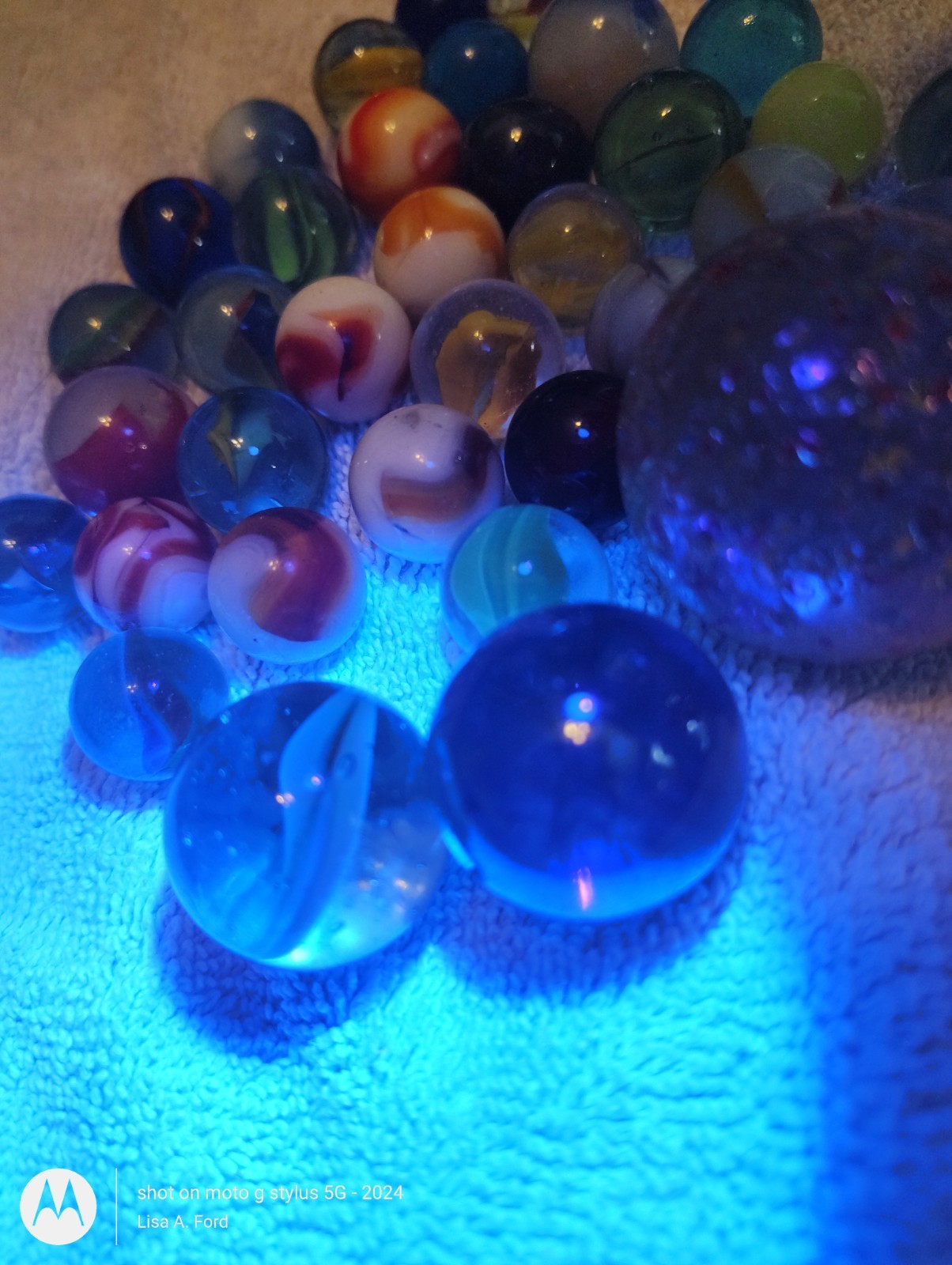 Lot of 37 Vintage Marbles w/ Large Art Glass Confetti Shooter, UV Reactive, Cat’