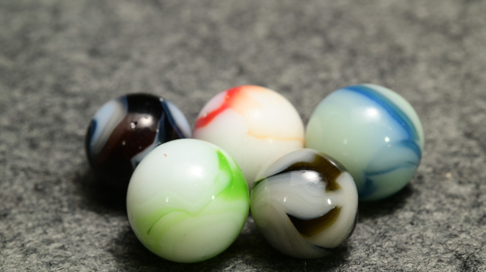 5 Vintage American WV Swirl Marbles, Mixed Sizes & Makers, Funky Colour Styles