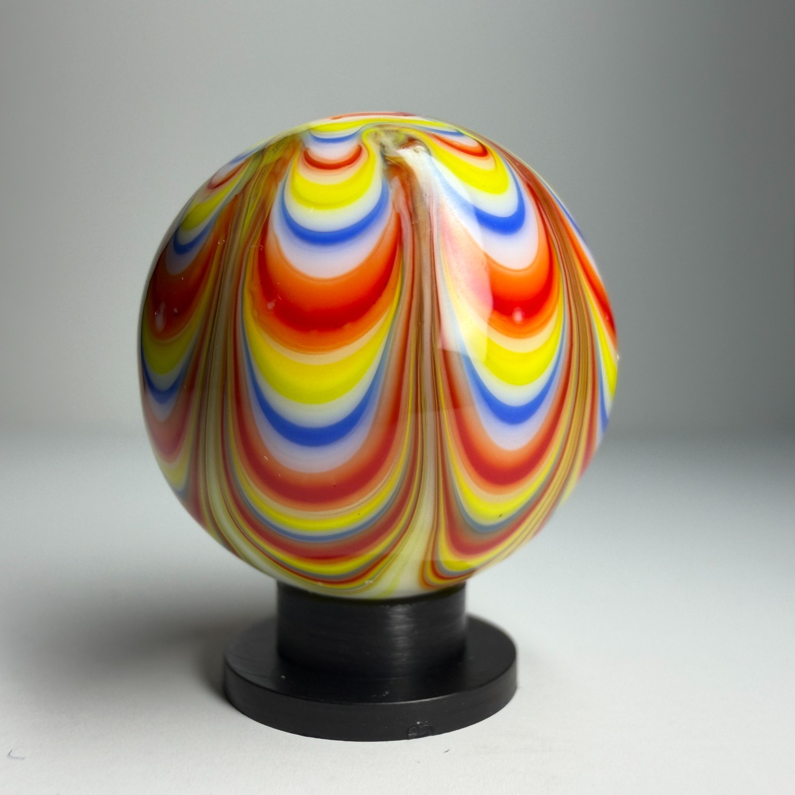 25mm RAZZAMATAZZ Handmade Glass Marbles Large 1″ SHOOTER Superman Colors + Stand