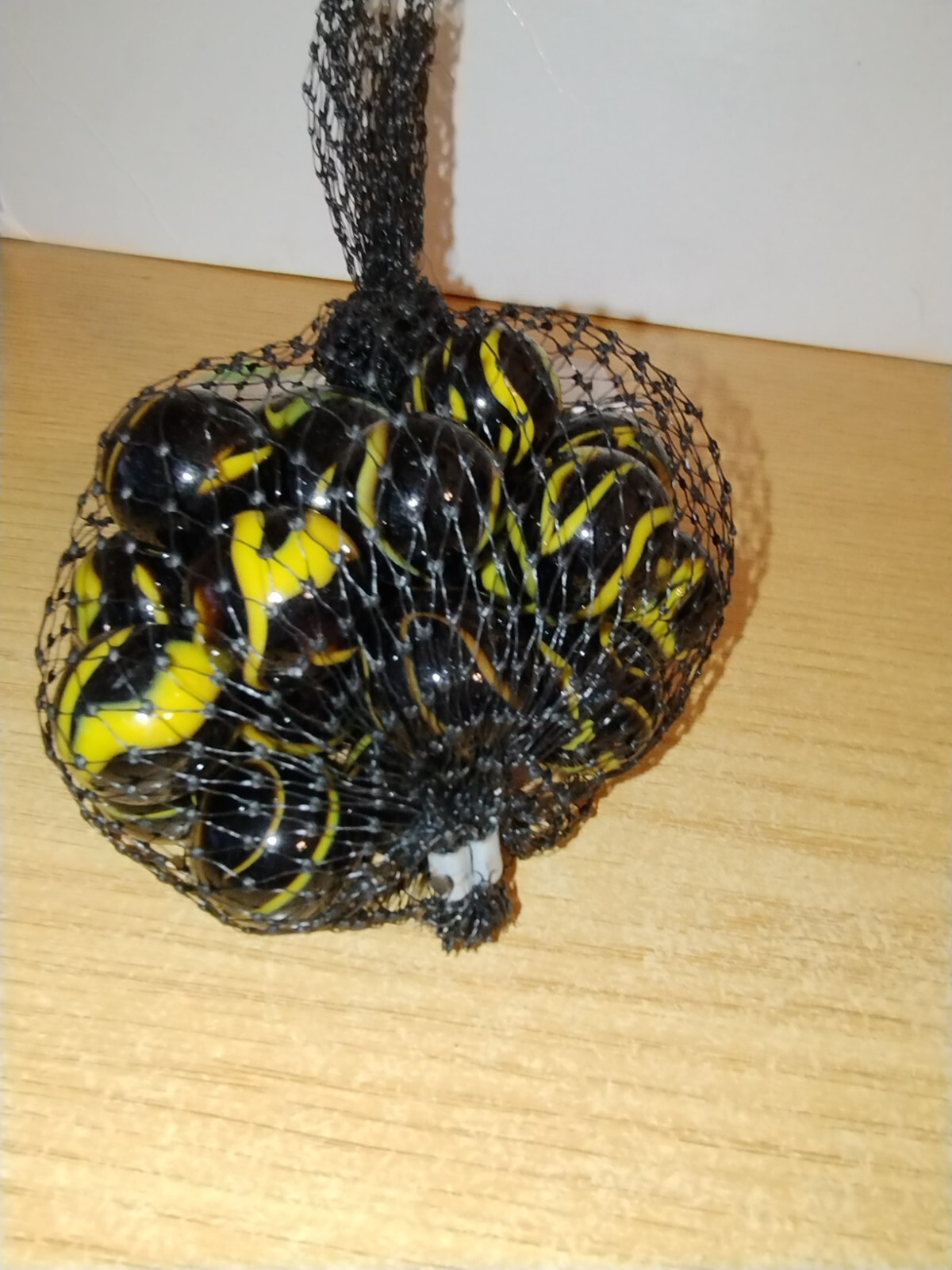 Vtg Net Bag Vacor/Mega Marbles 25 Black/Yellow Poison Dart Frog Swirls + Shooter