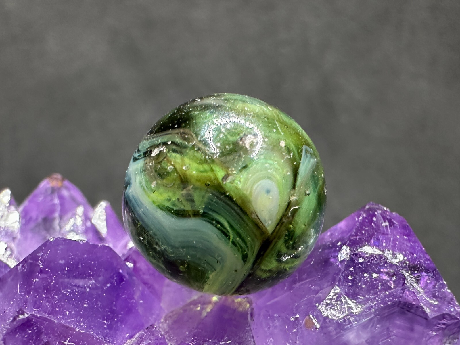 Vintage Alley or Heaton Agate WISPY Busy Swirl Marble Green White & Brown – .60″