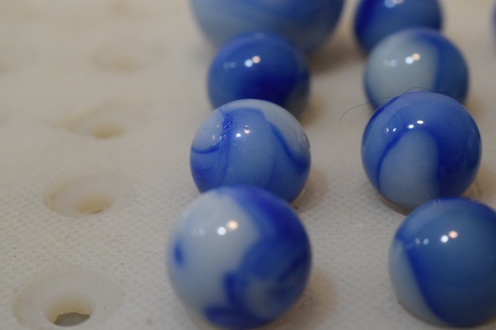 PELTIER GLASS RAINBO MARBLES BLUE ZEBRA 19PC LOT ONE CLOUDY SKY SWIRL SHOOTER