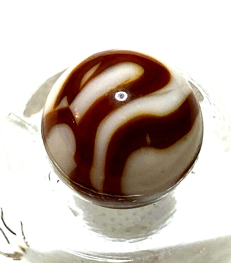 ALLEY AGATE RARE MILK OPAQUE WITH OXBLOOD SWIRLS = ROBINS EEG ? .60″ NM+/- MO73