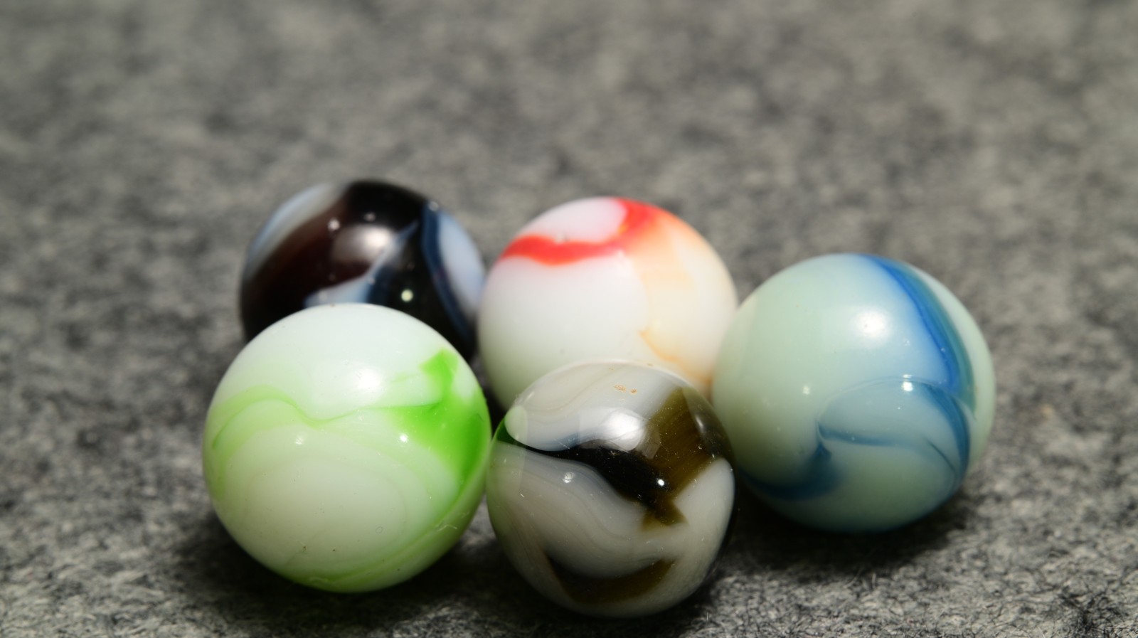 5 Vintage American WV Swirl Marbles, Mixed Sizes & Makers, Funky Colour Styles