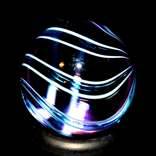 HOT HOUSE GLASS MARBLE/.692″-DELICATE PLAYER-BABY BLUE w/GOLD & GREEN DICHROIC