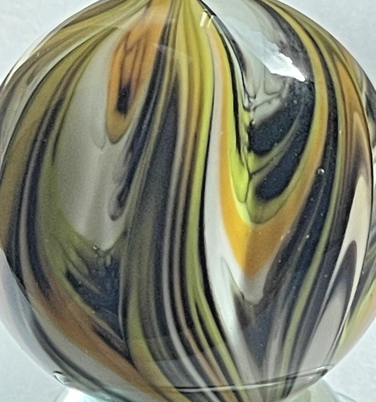 2015 RICK DAVIS MARBLE SIGNED HANDMADE GLASS ART 1.53 ORANGE YELLOW BLACK WHITE