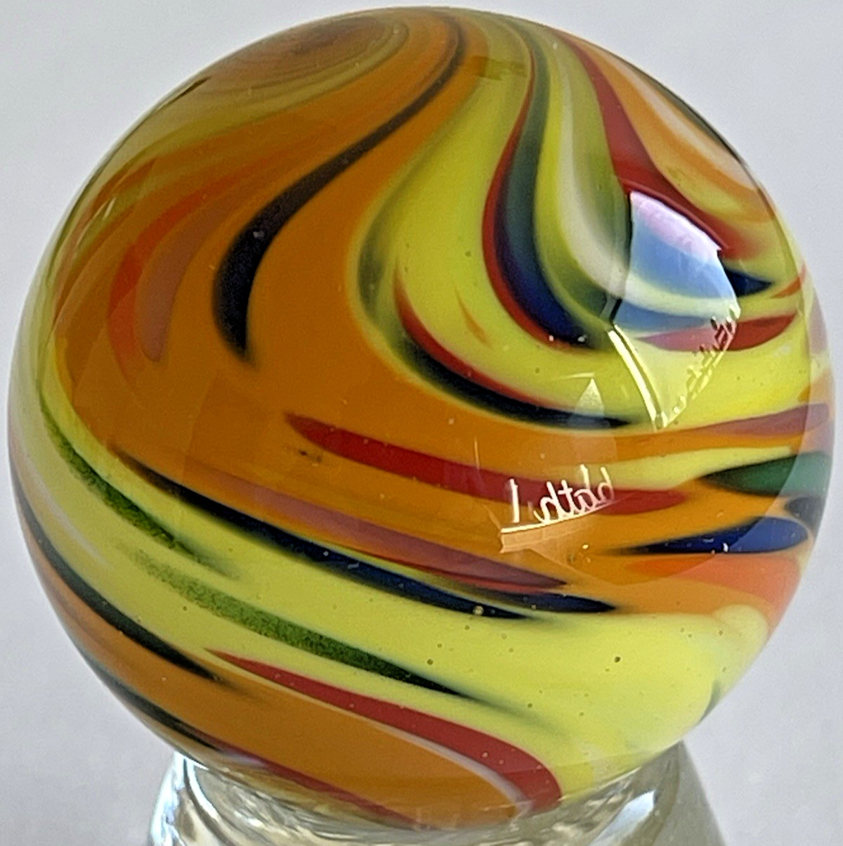 2015 RICK DAVIS MARBLE SIGNED HANDMADE GLASS ART 1.49″ ORANGE RED BLUE GREEN