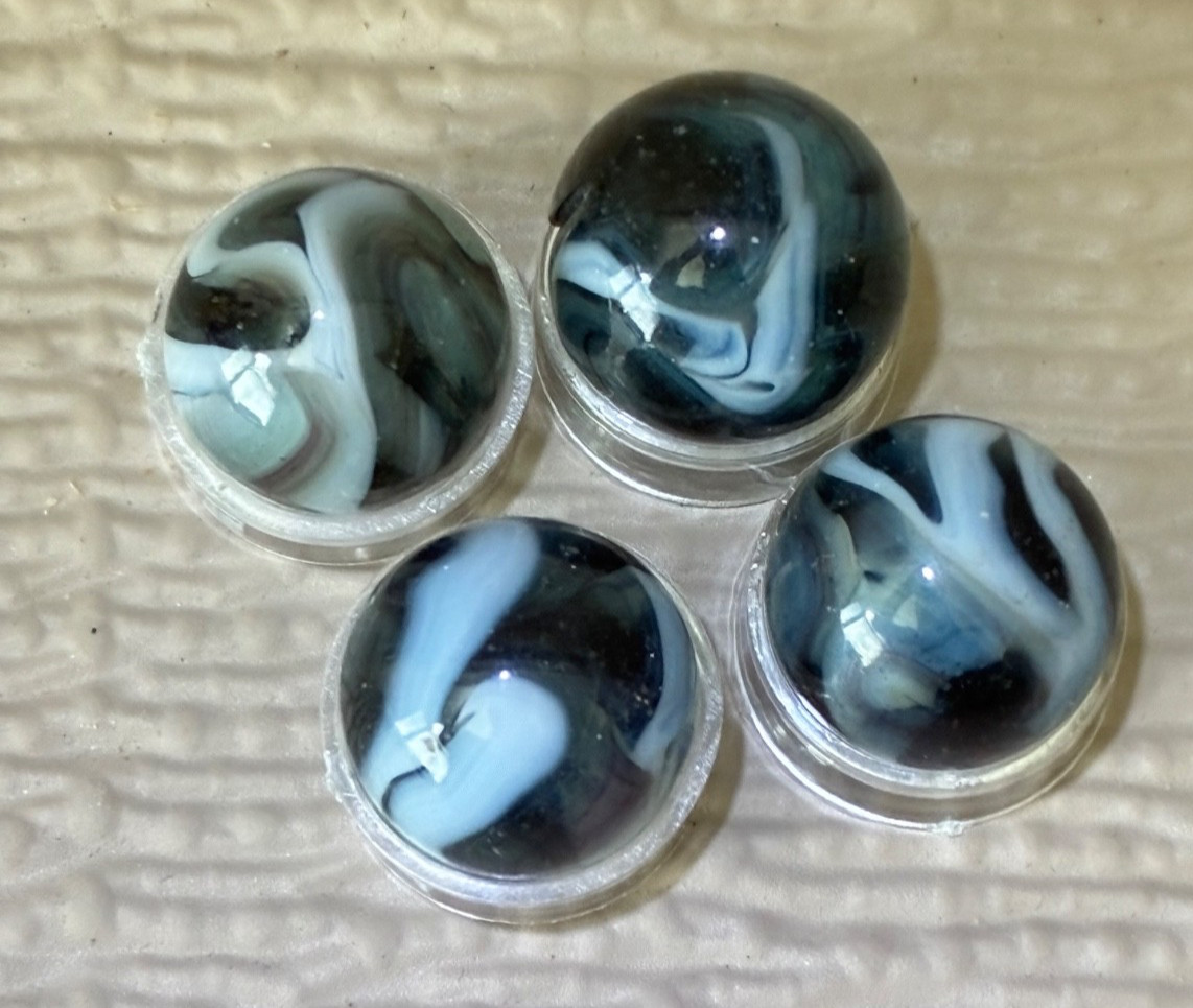 BEAUTIFUL 4 Vintage Blue White Heaton Agate Swirl 5/8″ Marbles MINT