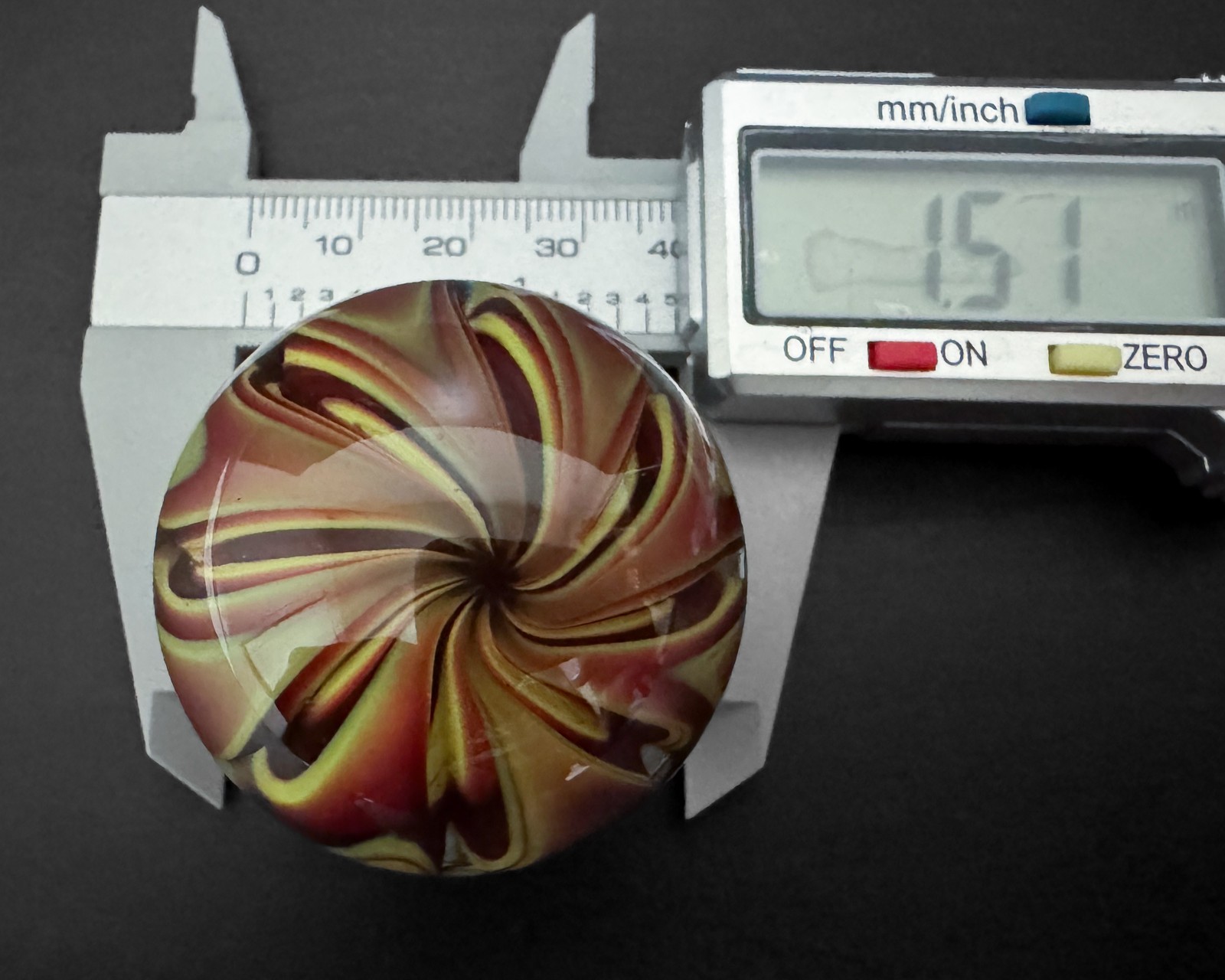 Steve Davis 1.5″ Red Green Contemporary Handblown Art Glass Marble