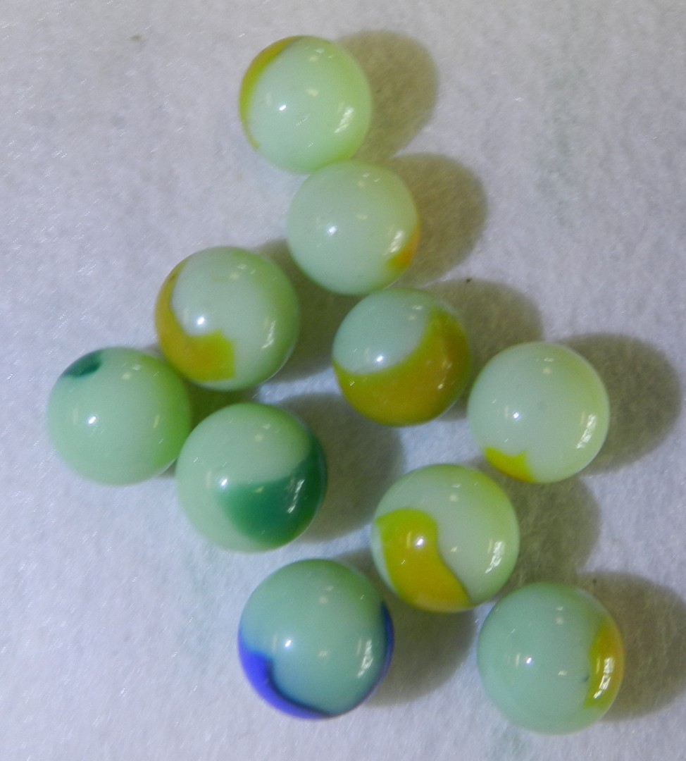 #20947m Vintage Group of 10 Peltier Glass Uranium Patch Marbles .59 to .62 In