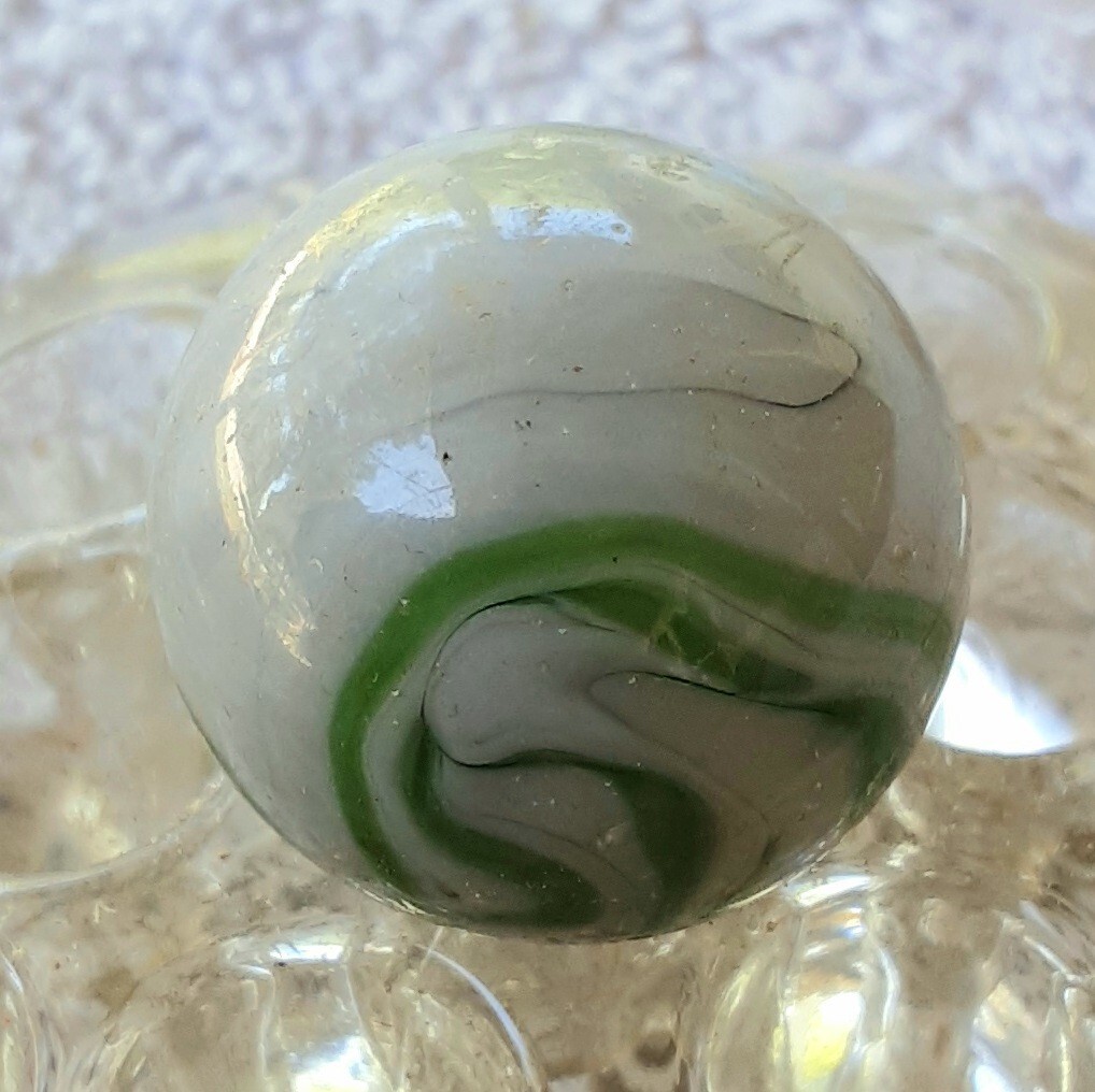 31/32″ Alley Agate Muddy Swirl Slag In Beautiful Mint Condition👌.
