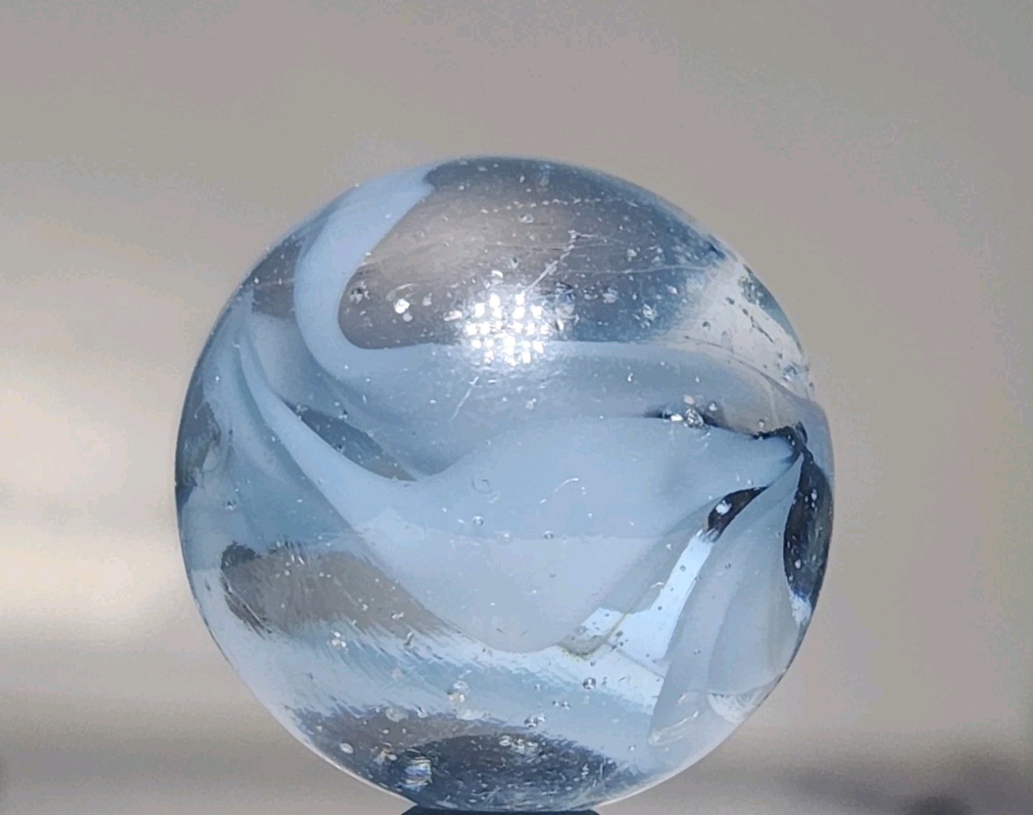 VITRO AGATE CO. “Horseshoe” .89″ Shooter Vintage Marble NM-
