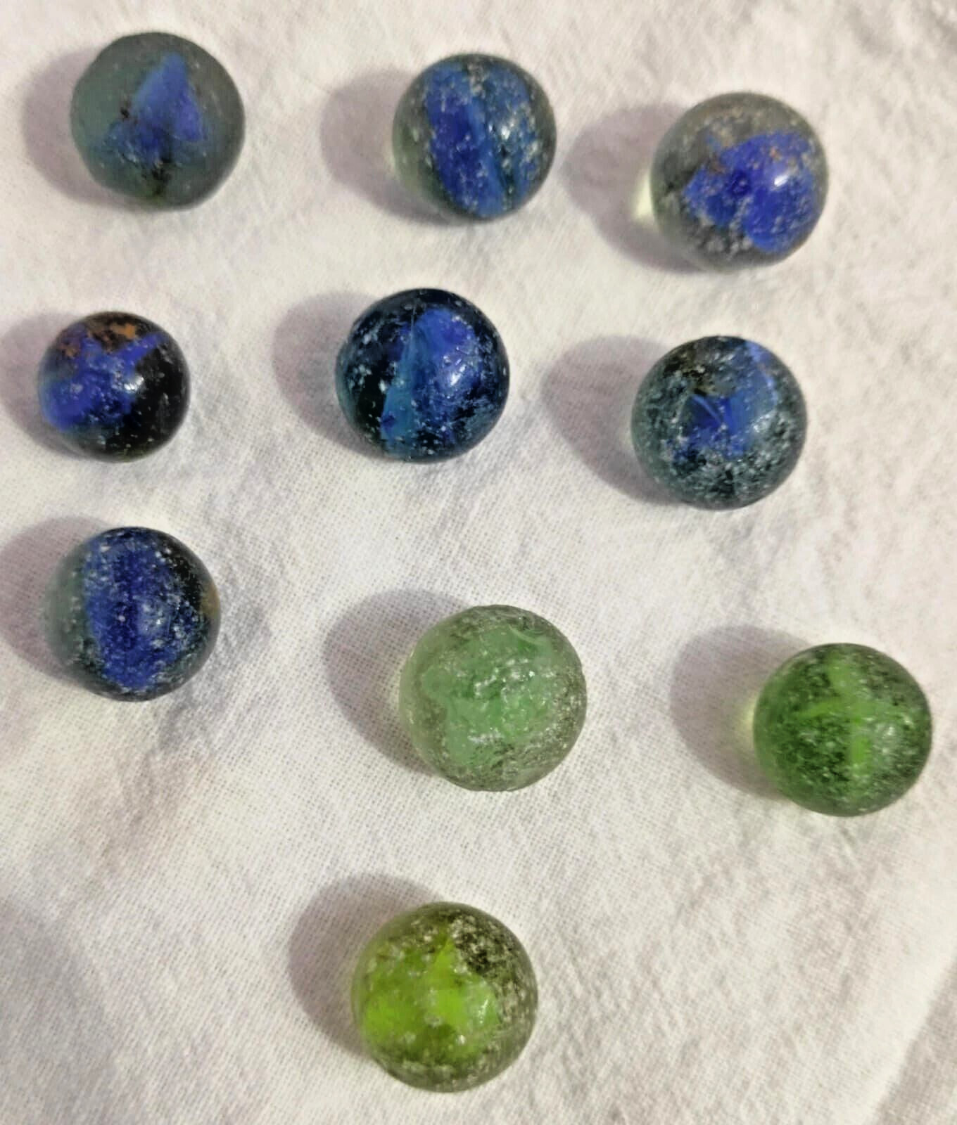 OLD TOY MARBLE 10 no 4 vein cats eye (7 blue + 3 green) Rail road clear base