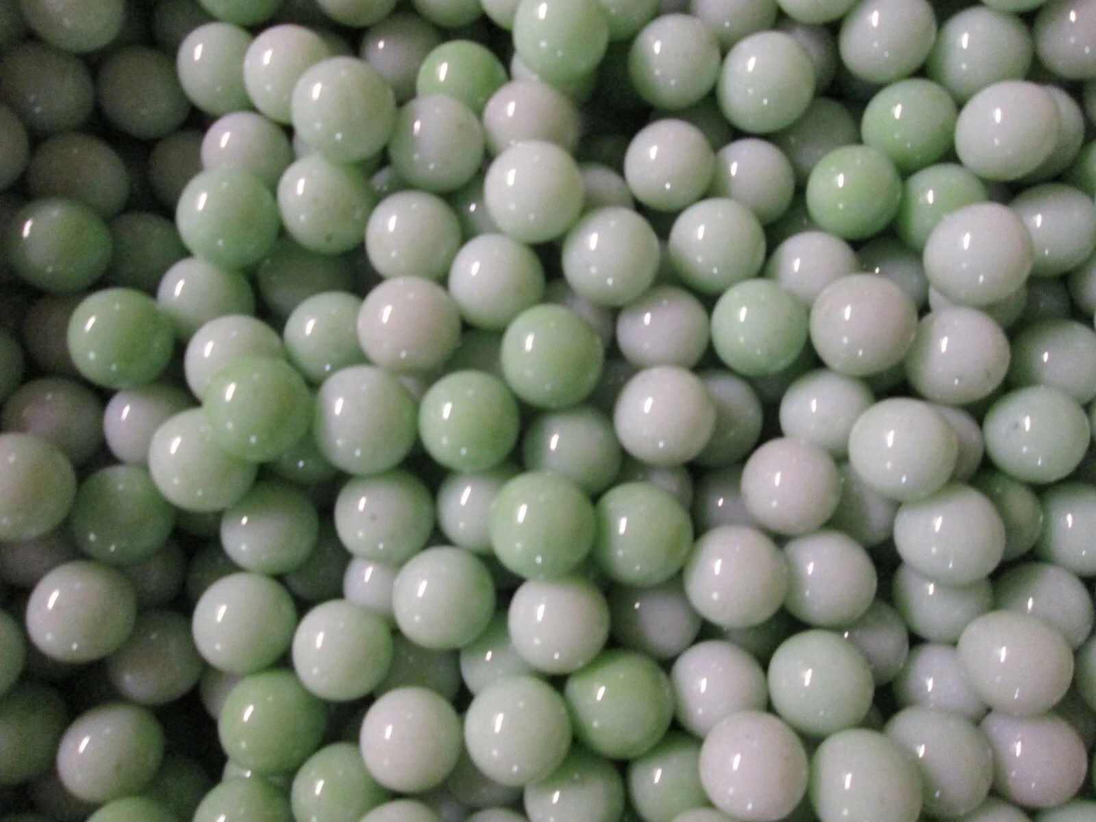 MARBLES 1 LB OF 9/16″ + or – PASTEL GREEN CHAMPION MARBLES