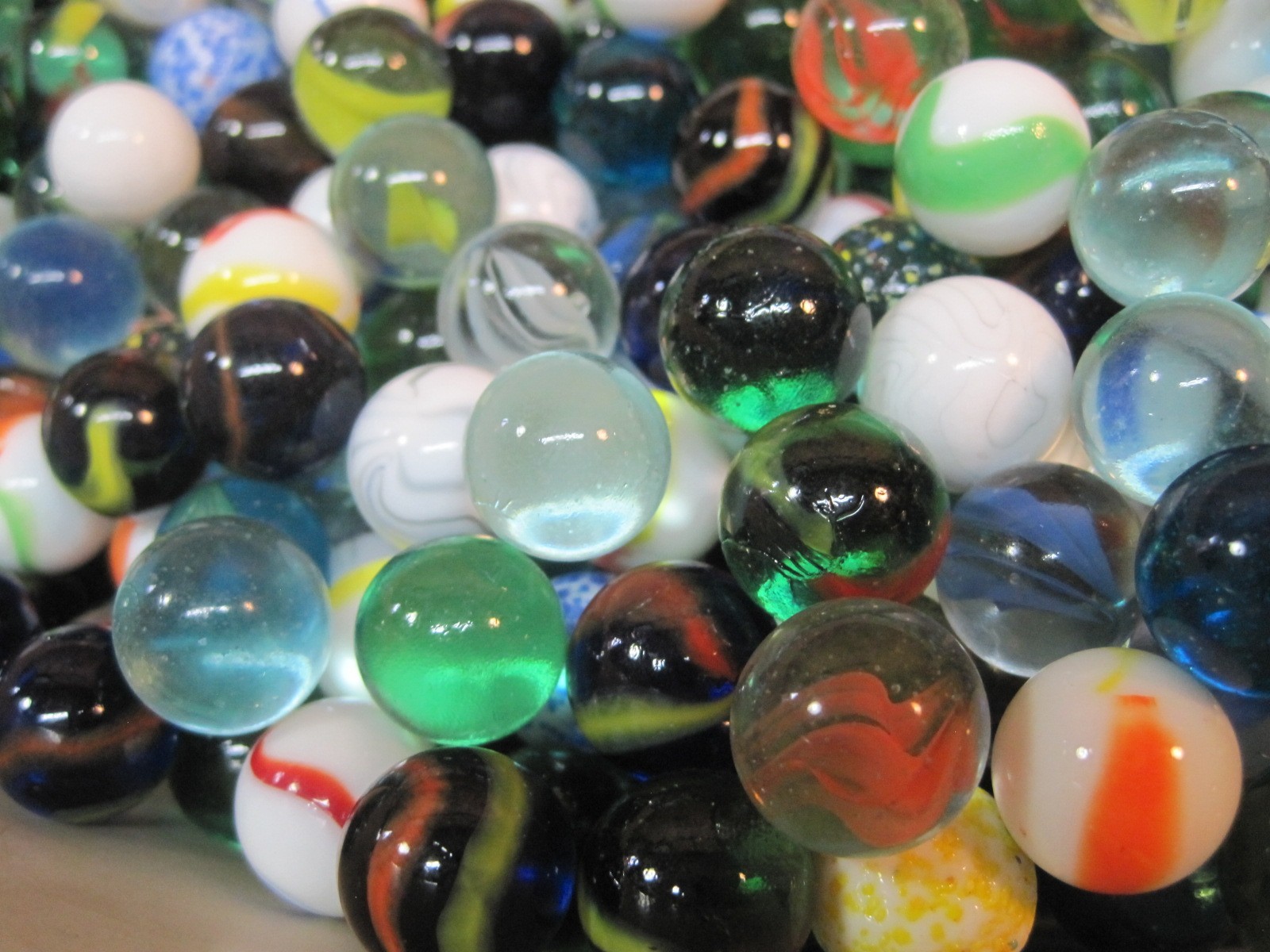 One Gallon Glass Jar Full of 5/8″ & 1″ Glass Marbles B8723