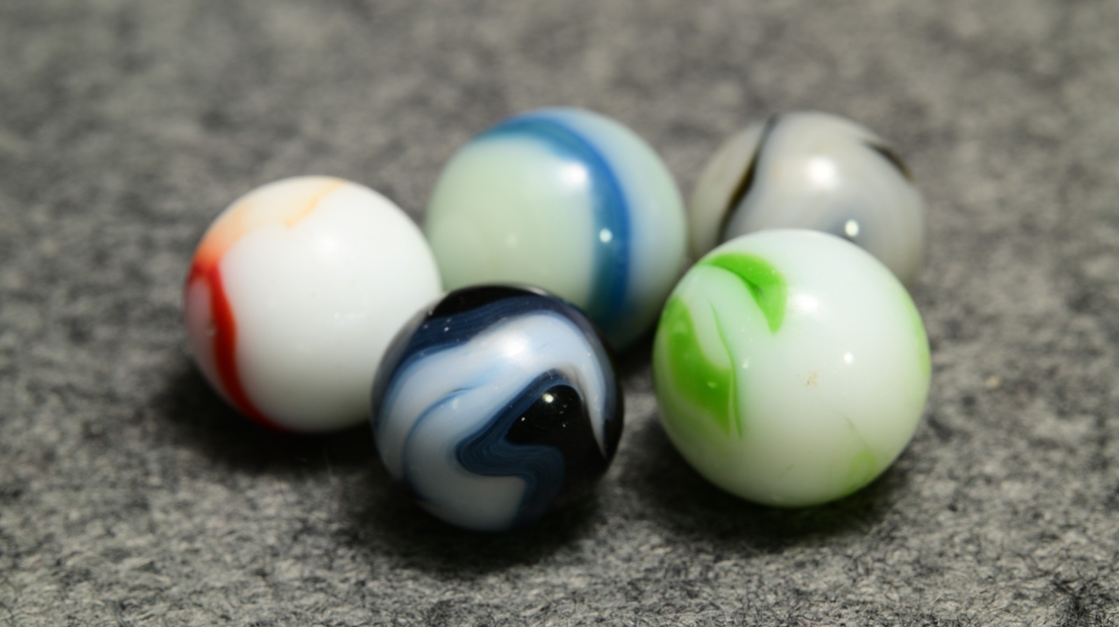 5 Vintage American WV Swirl Marbles, Mixed Sizes & Makers, Funky Colour Styles