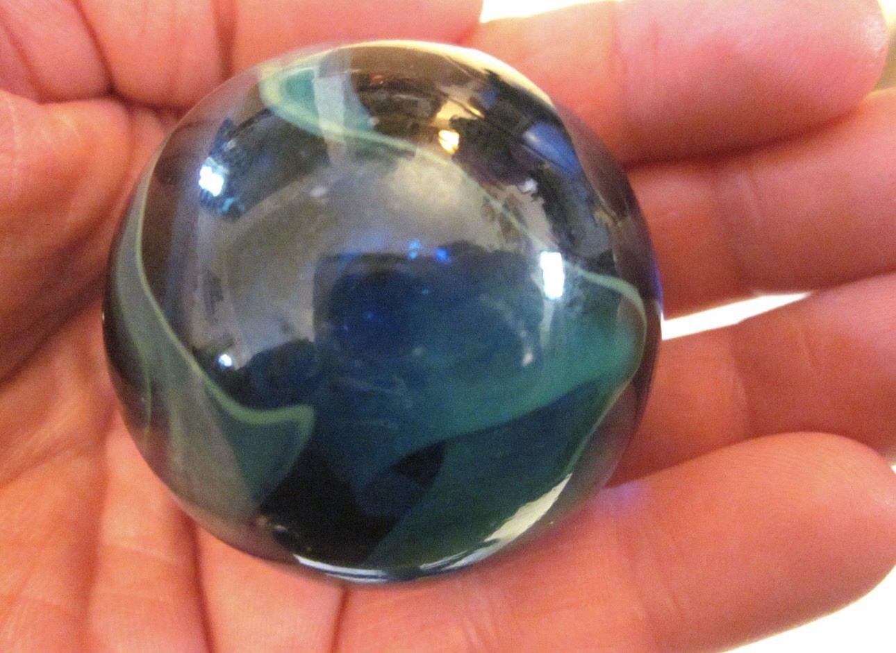 TOE BREAKER 50mm (2″) SEA TURTLE clear Blue/Green Marbles glass ball HUGE Swirl