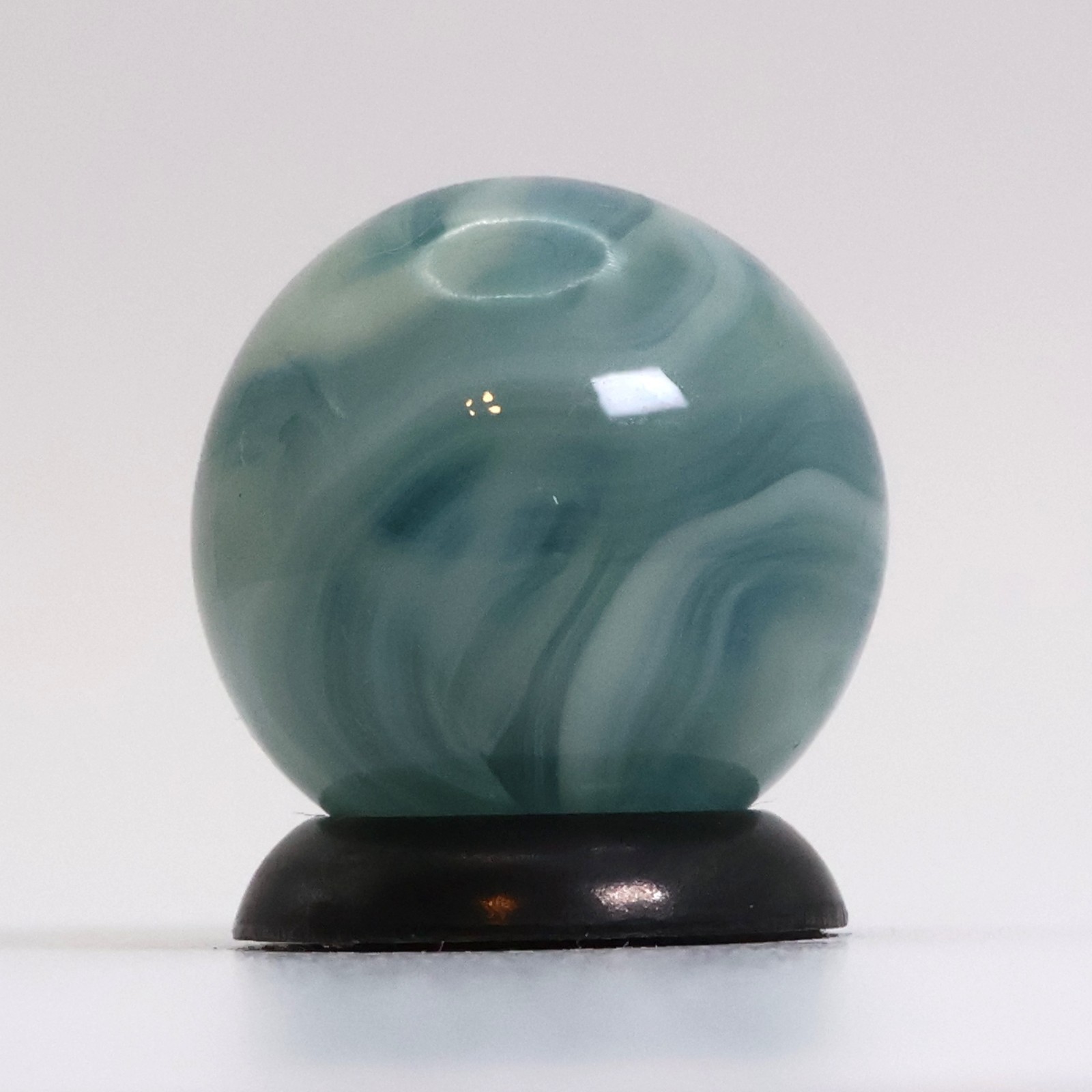 5/8″ Transparent Swirl Marble Clear Base with Blue & White Ribbons M-