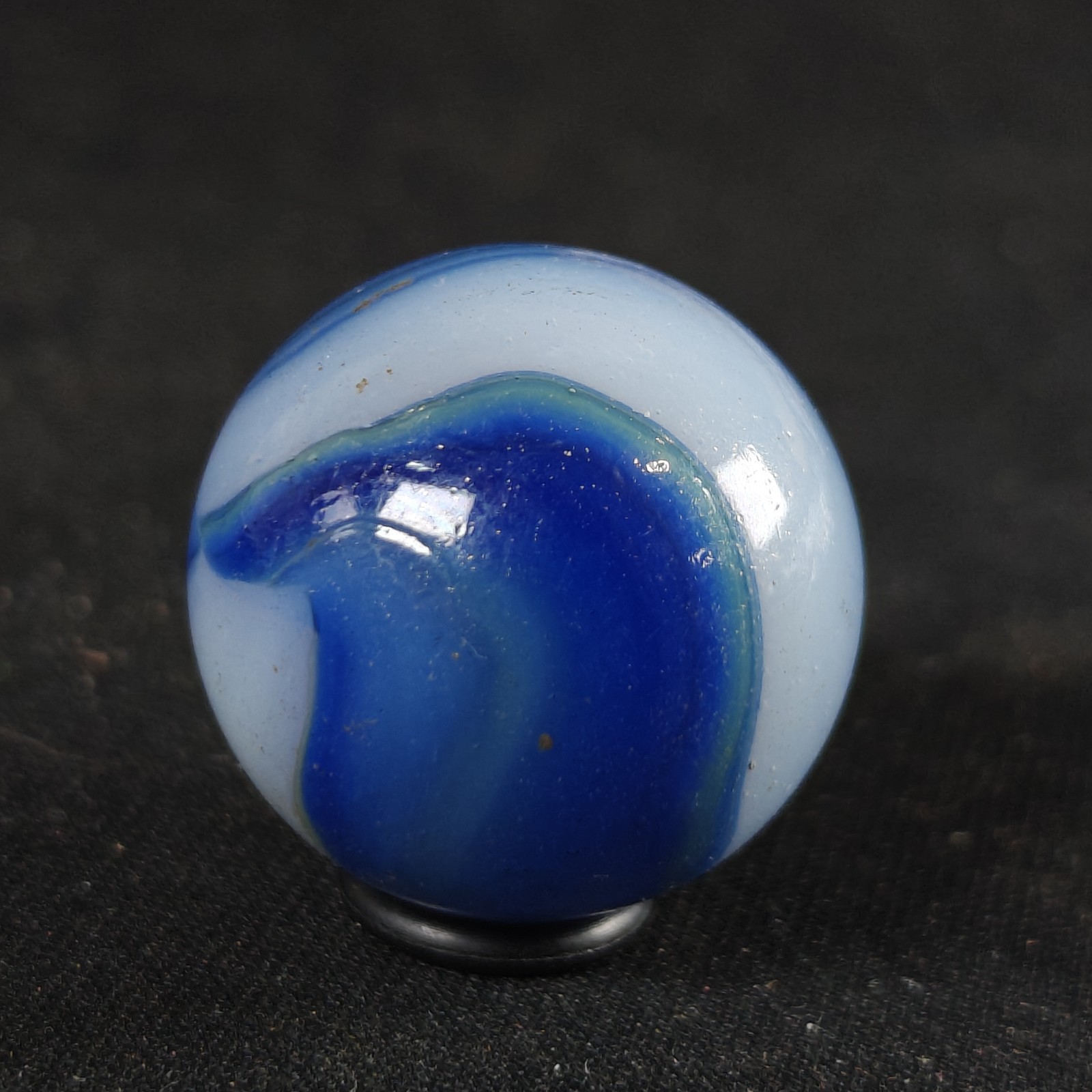 Vintage Marble – Kokomo .97″ Blue Shooter Rainbo Peltier