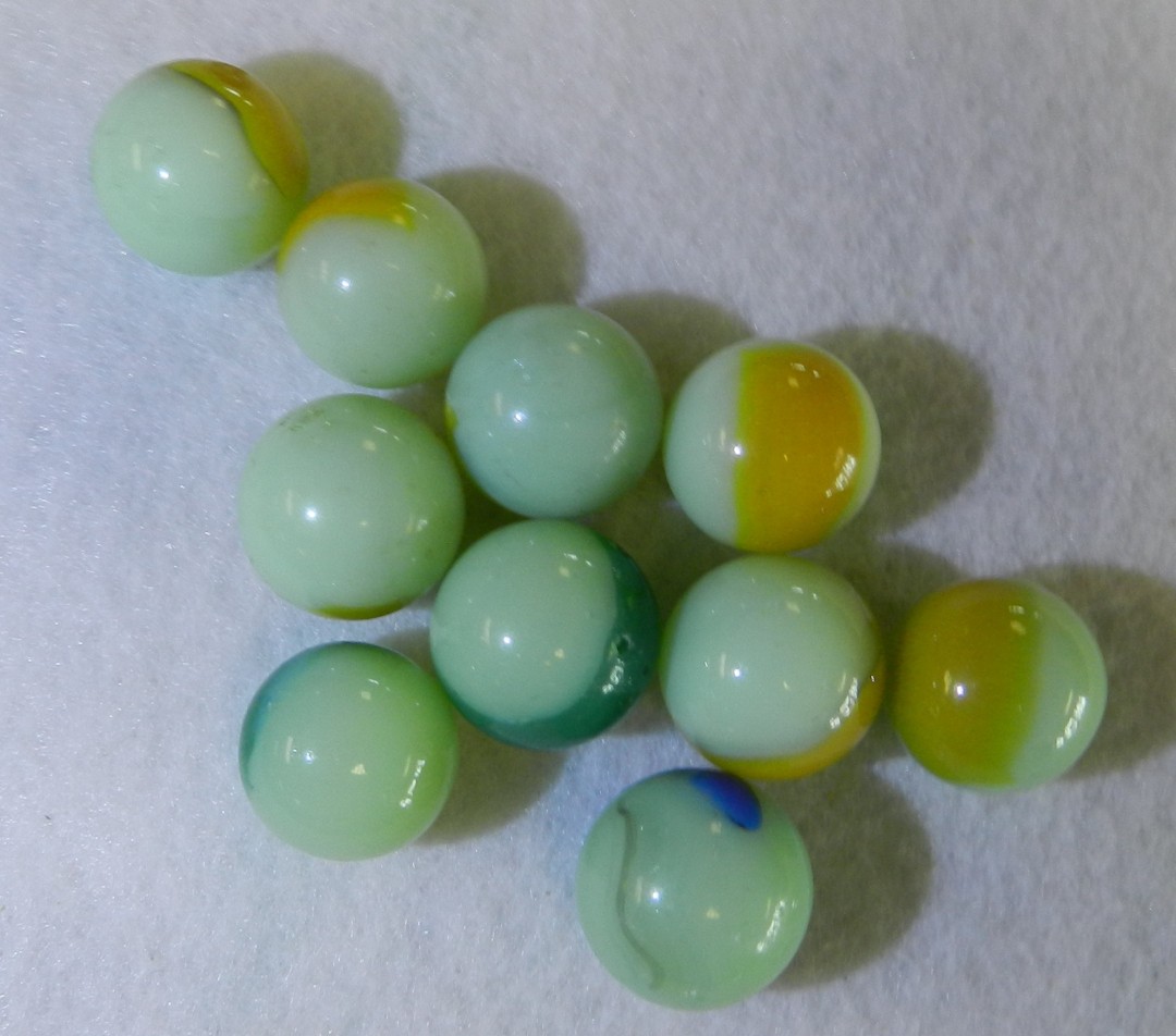 #20947m Vintage Group of 10 Peltier Glass Uranium Patch Marbles .59 to .62 In