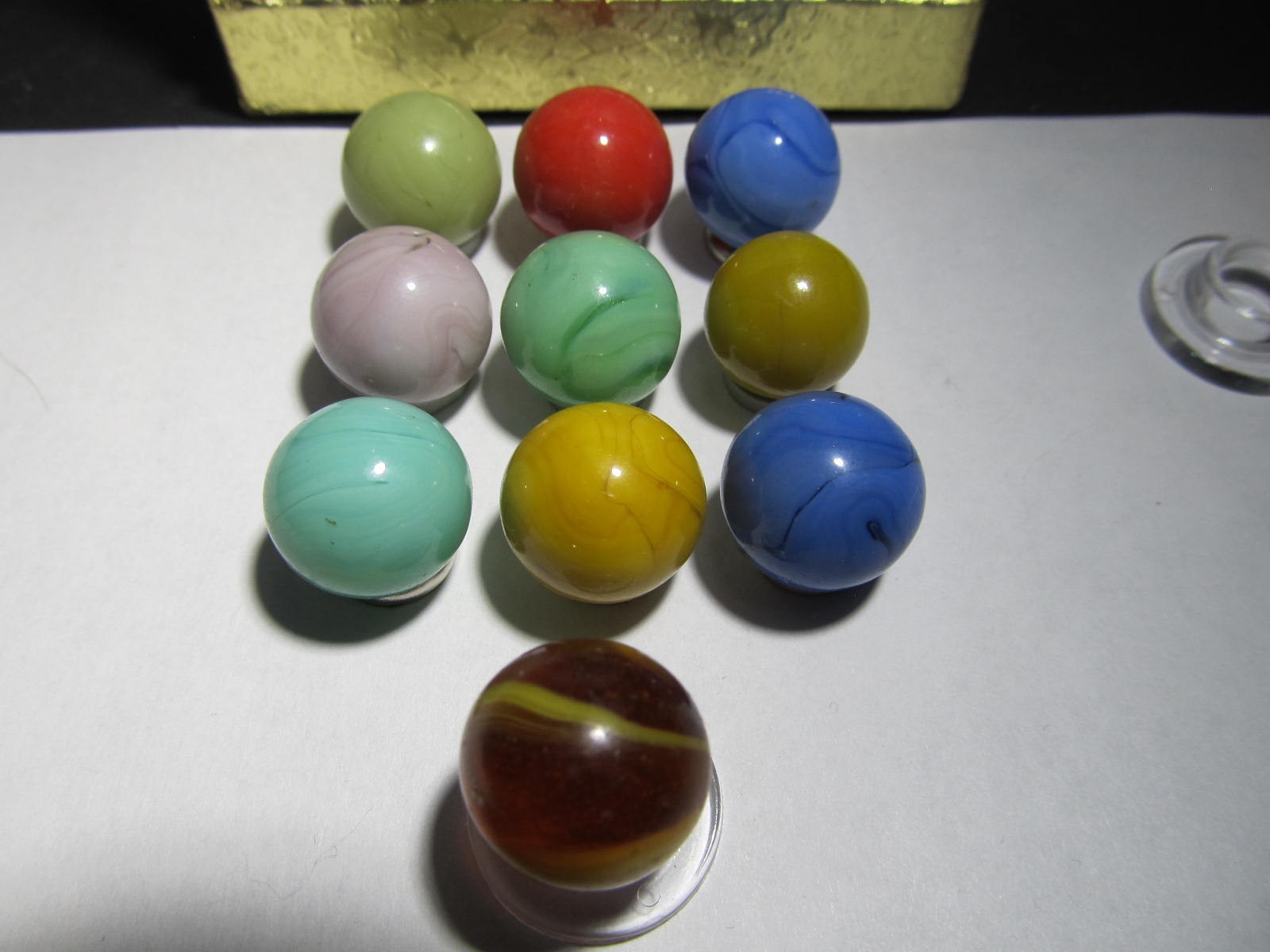 VINTAGE CHAMPION AGATE BRIGHT COLORFUL SWIRL MARBLES & AKRO AMBER & YELLOW CORK