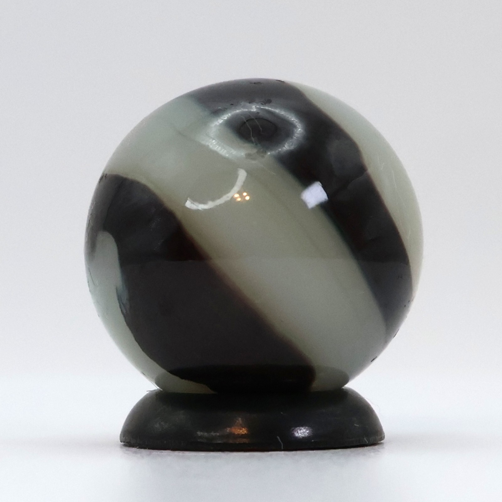 11/16″ Akro Agate Oxblood Milky Corkscrew Indigo Tracer NM