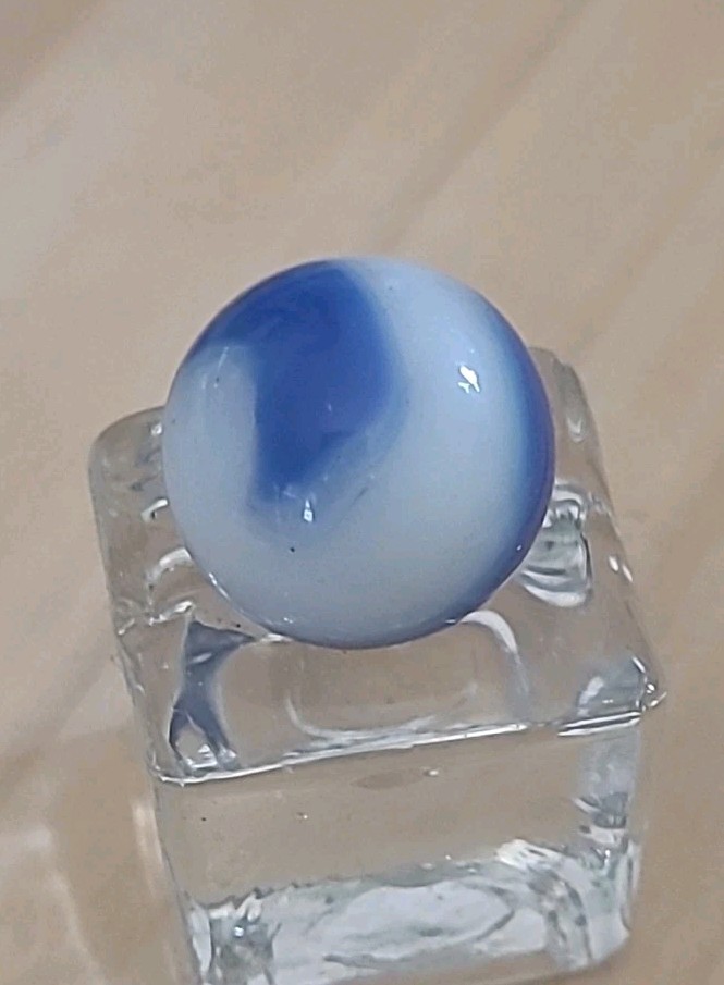 17 mm Marble, “White Base” with Lt. Blue & Dark Blue Swirls, “Corkscrew” NM/-M