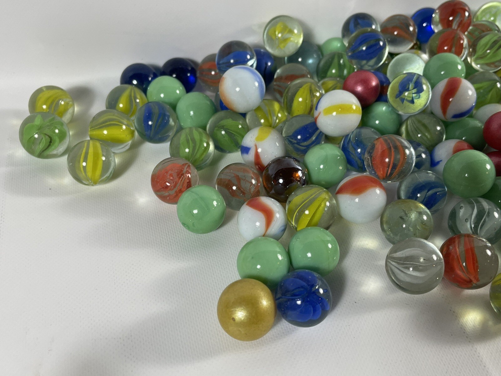 Vintage Marbles Lot Of 140 In Tin By Kangaroo – Swirl, Rainbow, Solid, Glass