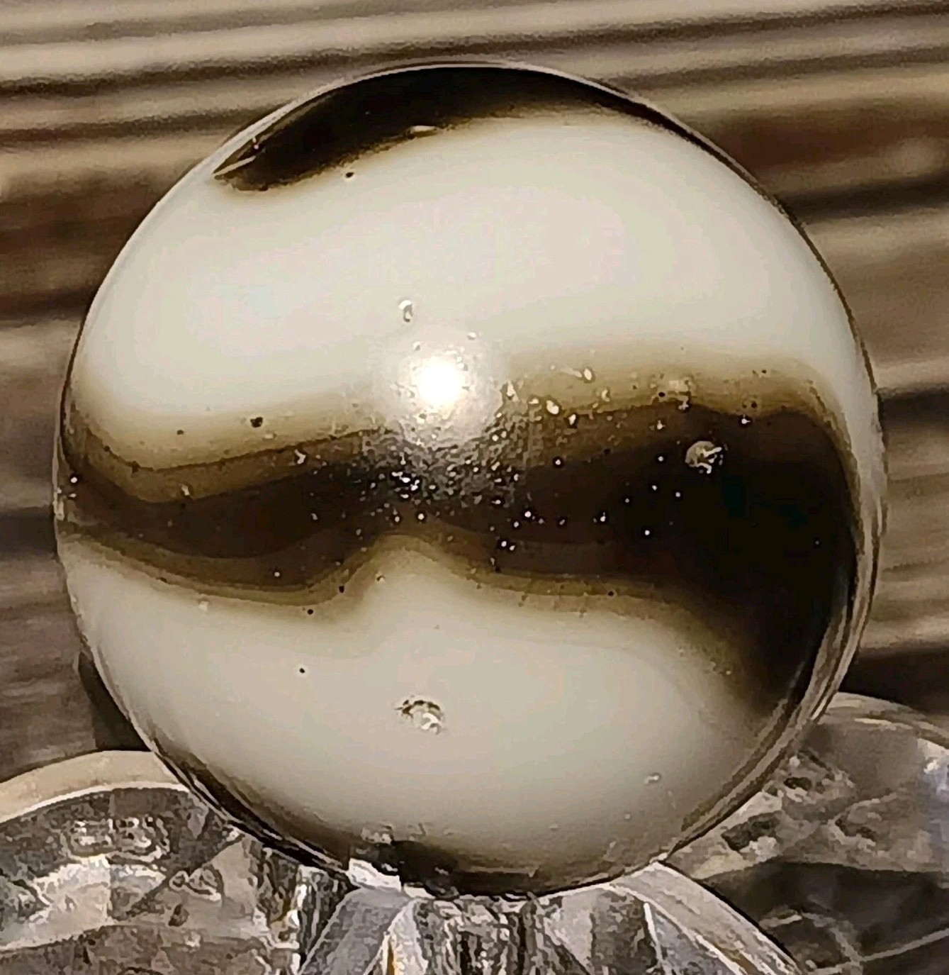 RARE PELTIER NLR ZEBRA MARBLE. W-GREEN AV. .66″ NM(+). UV ACTIVE. HTF