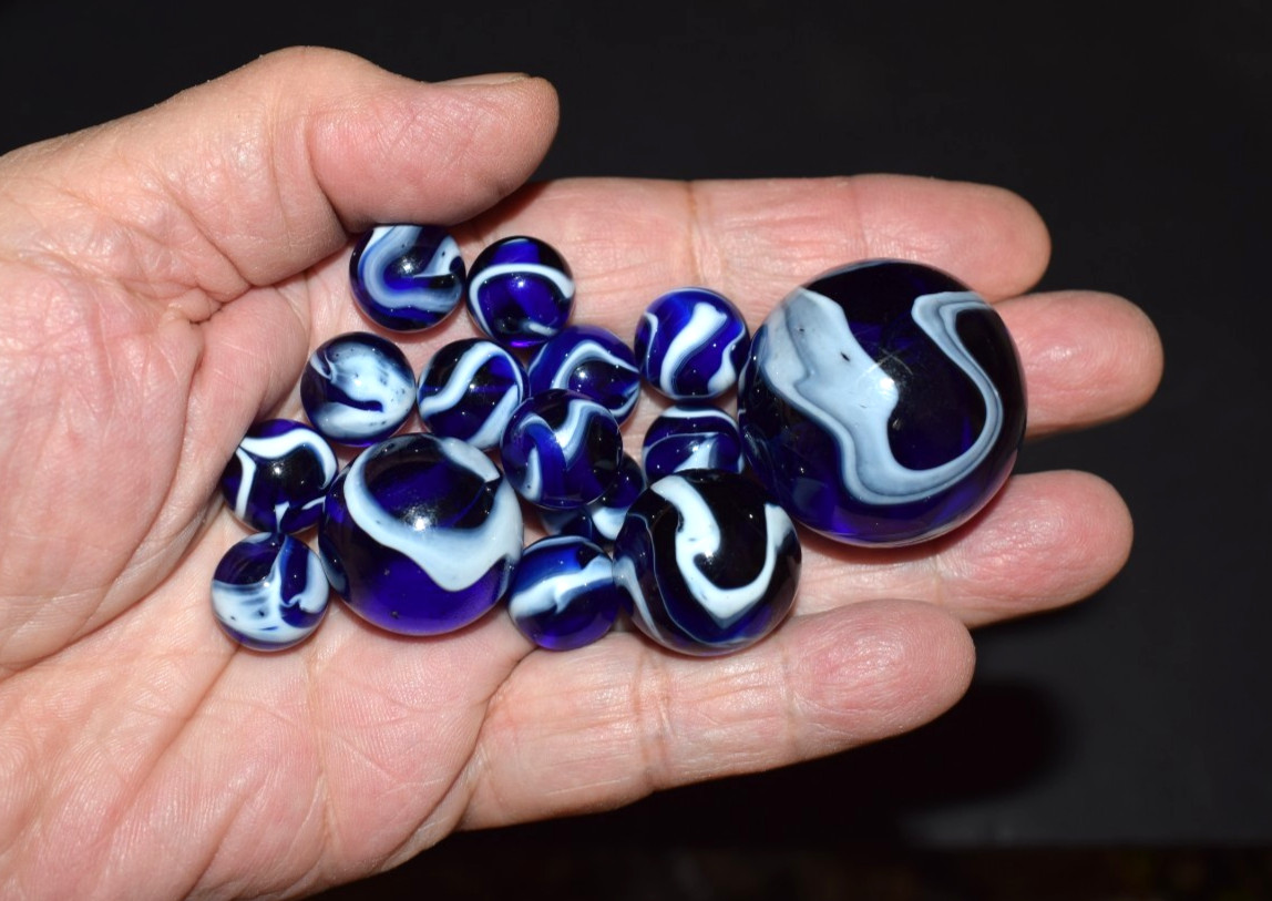 🧐👉 Beautiful Lot of 15 VACOR cobalt🔵translucent base swirl marbles mix sizes