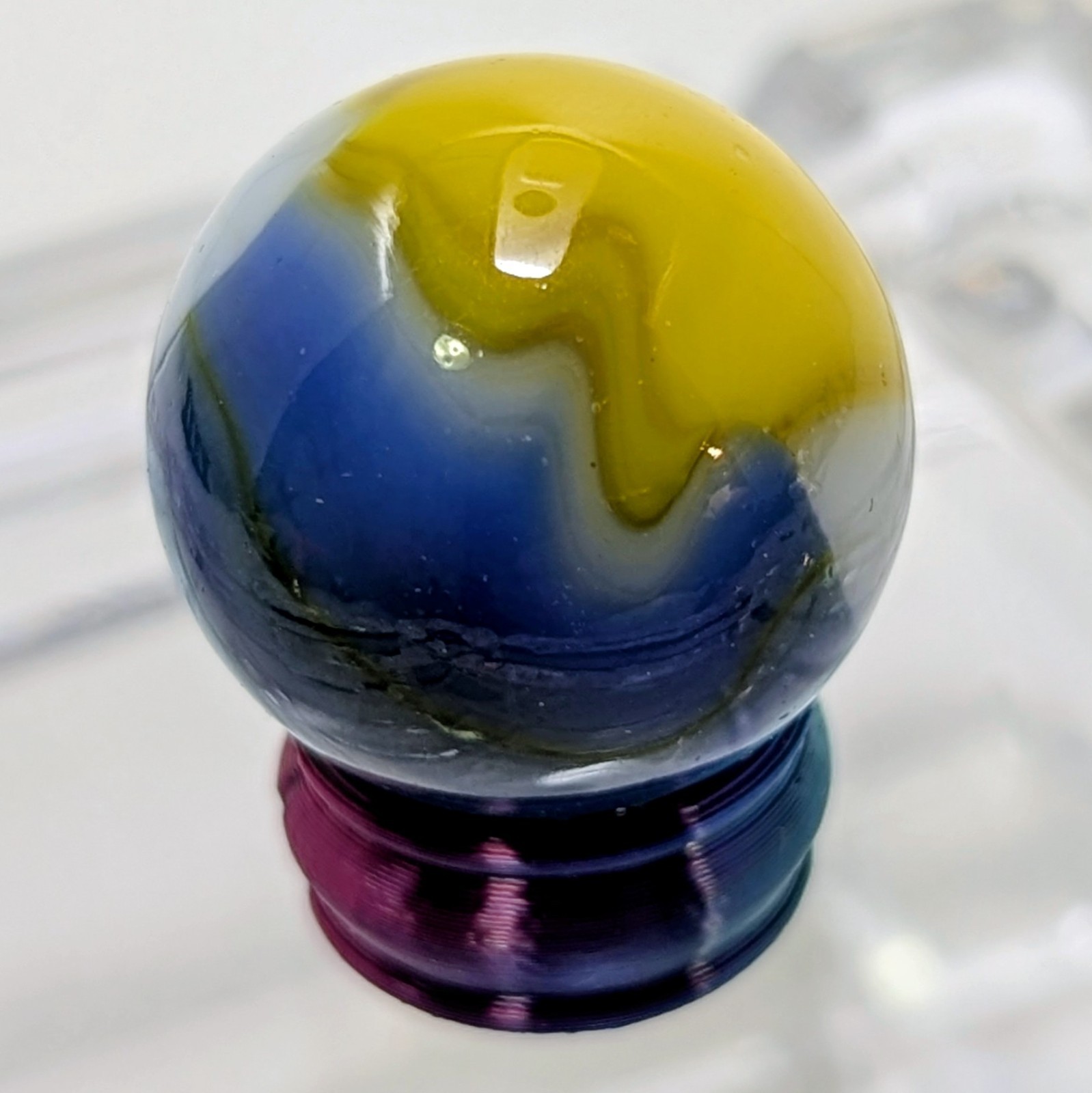 Vintage Vitro Agate Parrot 21.97mm Wet-Mint; Sky & Dark Blue, Yellow, White 💎